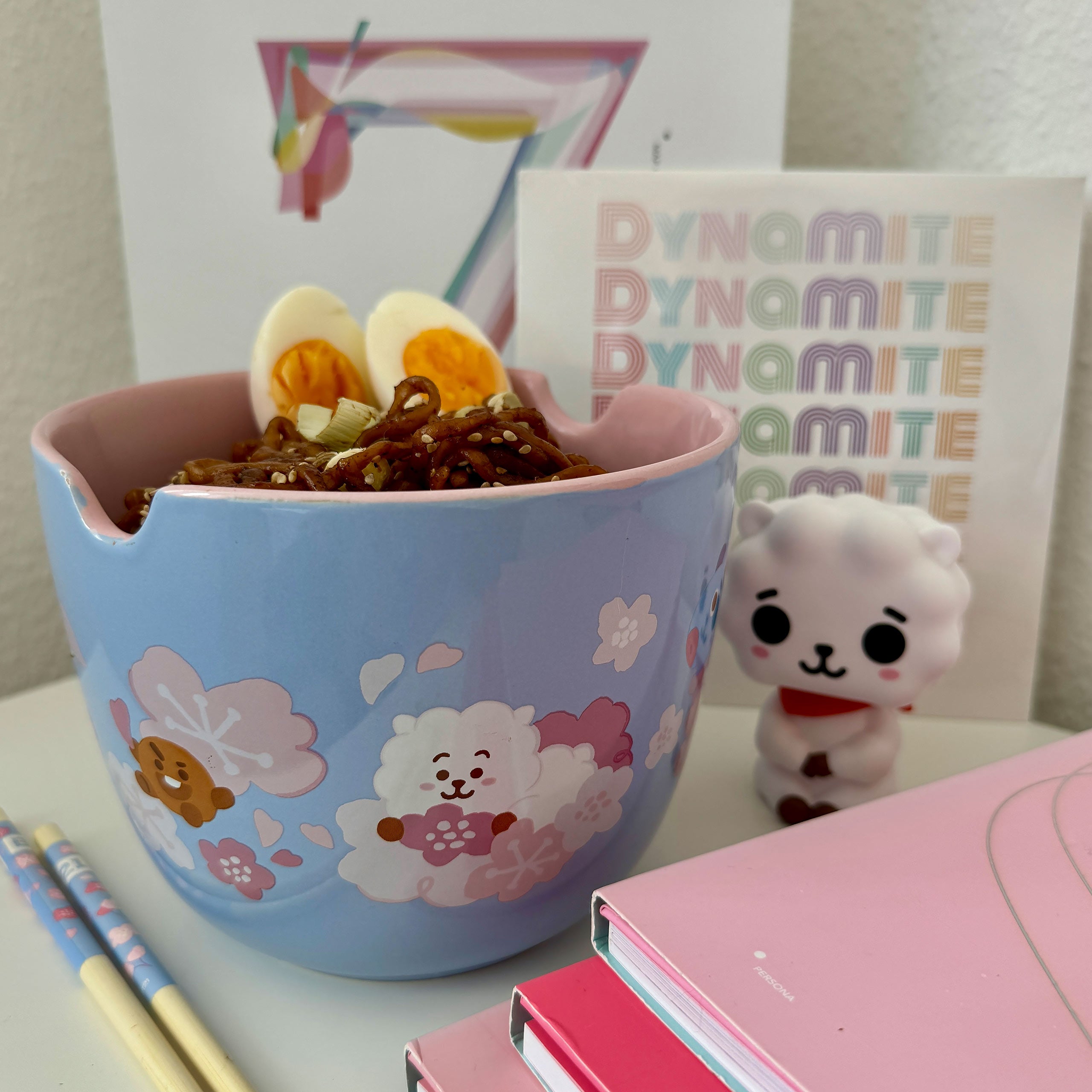 Zdjęcie produktu BT21 - Miseczka do ramen z pałeczkami z postaciami