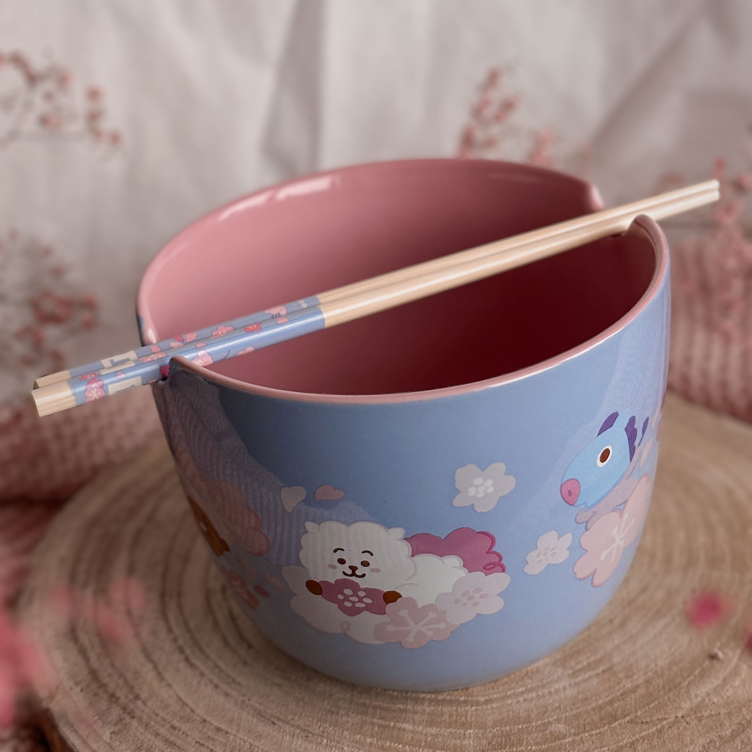 Zdjęcie produktu BT21 - Miseczka do ramen z pałeczkami z postaciami
