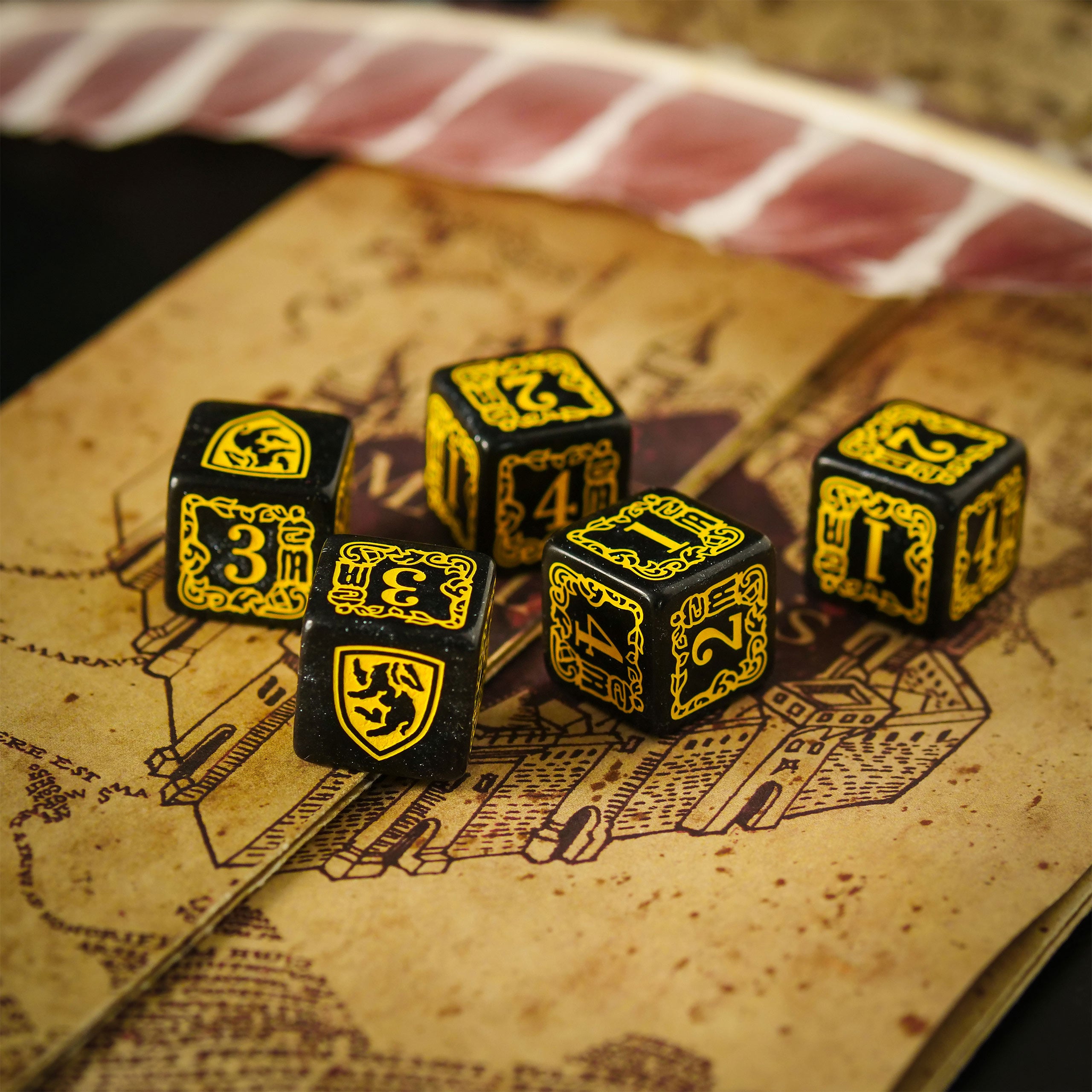 Zdjęcie produktu Harry Potter - Hufflepuff RPG Zestaw Kości 5 szt. z woreczkiem żółty