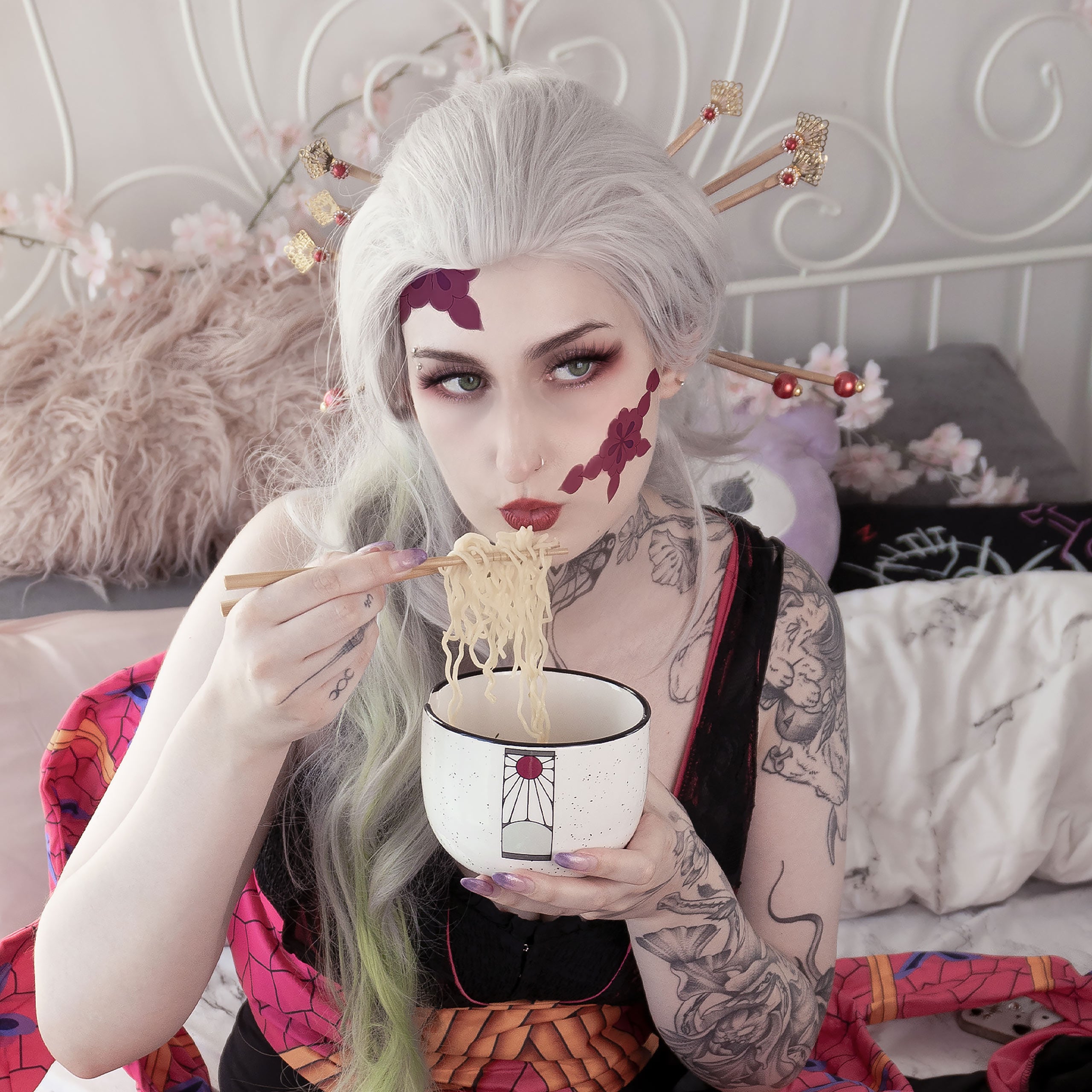 Zdjęcie produktu Demon Slayer - Miseczka Ramen z symbolem Tanjiro i pałeczkami