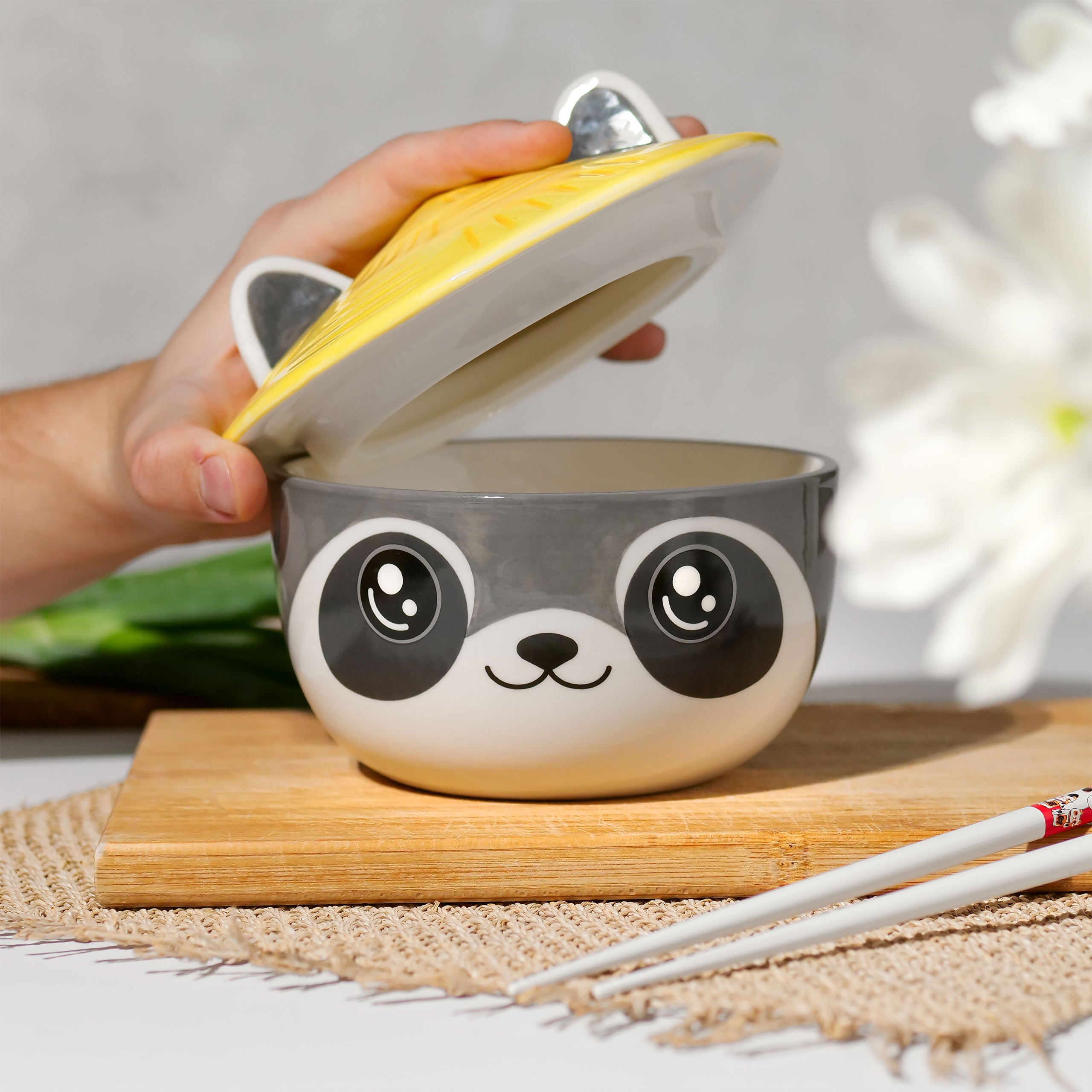 Zdjęcie produktu Miska Szop Kawaii z pokrywką dla fanów anime