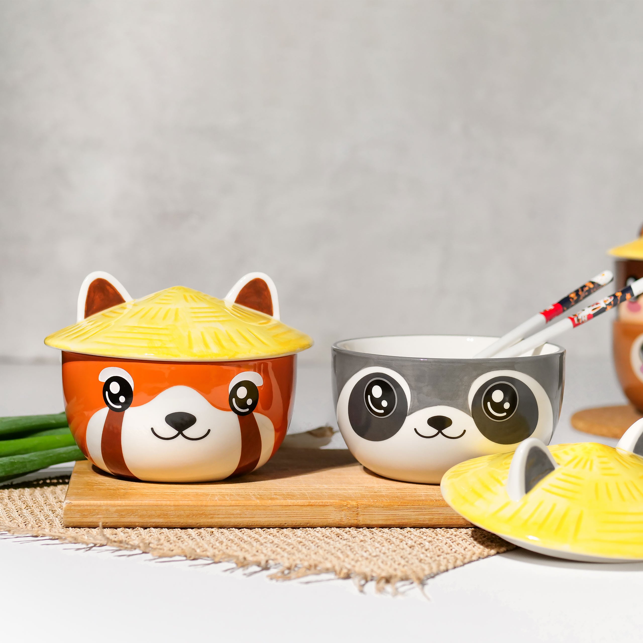Zdjęcie produktu Miska Szop Kawaii z pokrywką dla fanów anime