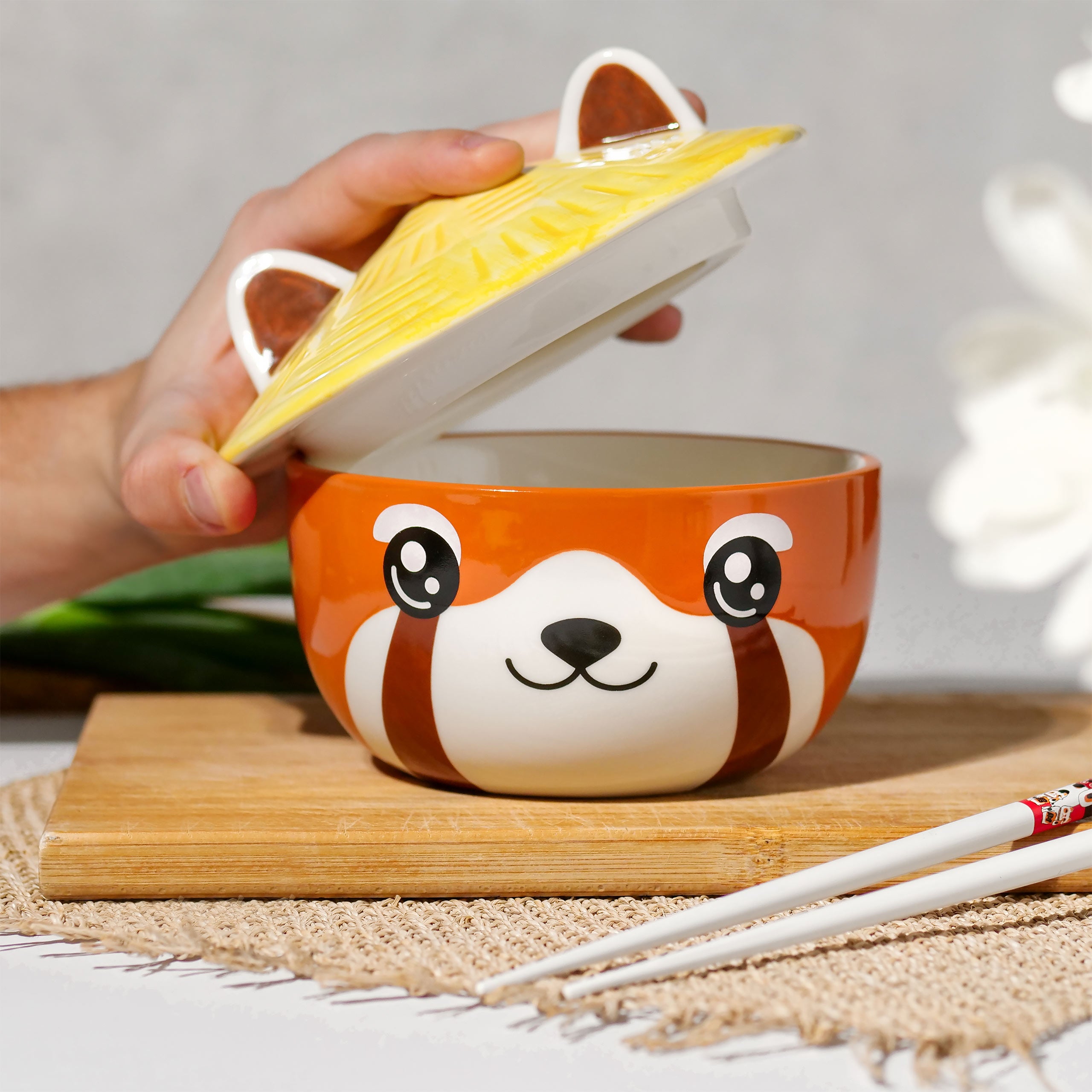 Zdjęcie produktu Czerwona Panda Kawaii miska z pokrywką dla fanów anime