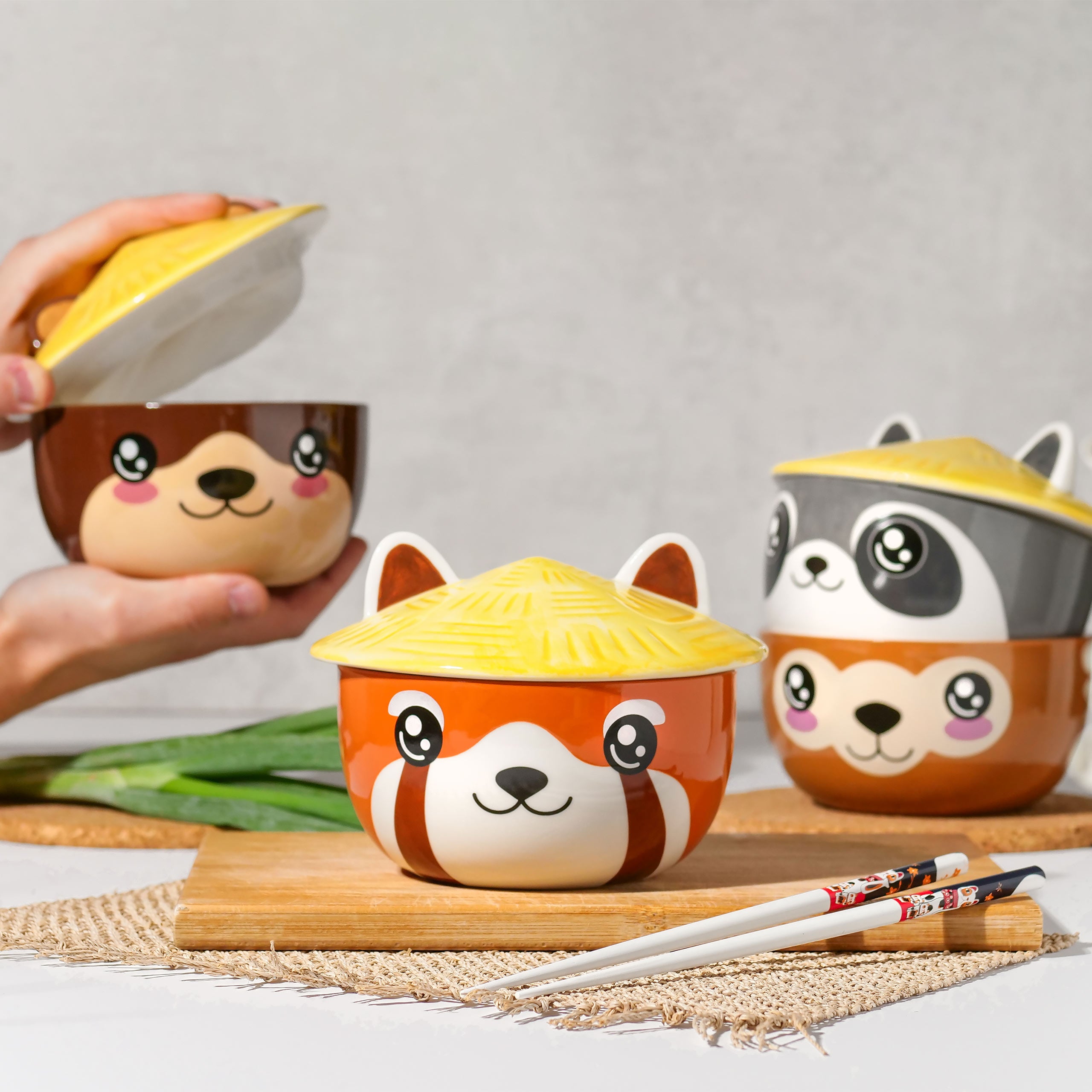 Zdjęcie produktu Czerwona Panda Kawaii miska z pokrywką dla fanów anime