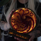 Zdjęcie produktu Deluxe lampa stołowa z herbem Targaryen - House of the Dragon