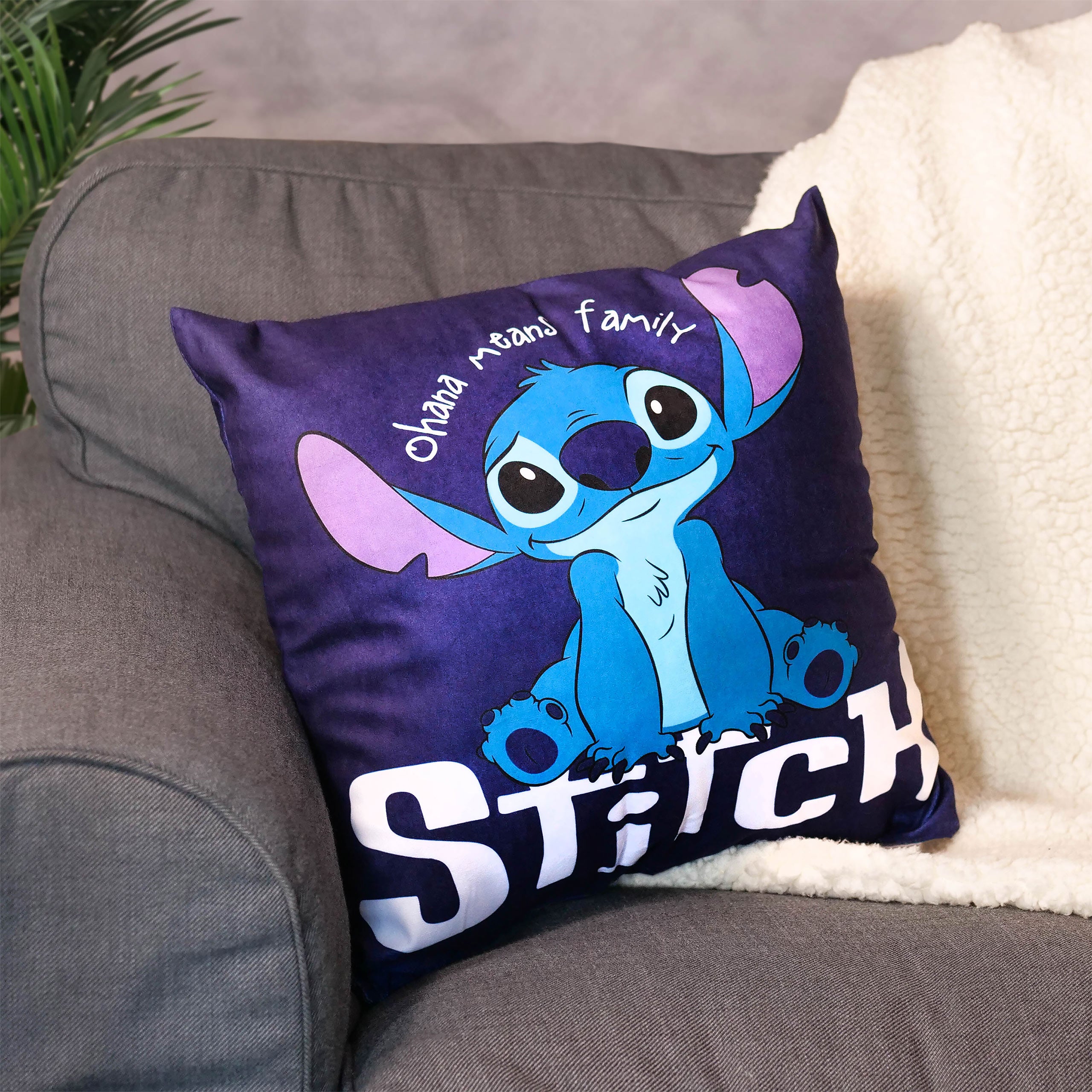 Zdjęcie produktu Poduszka Stitch Ohana Means Family - Lilo & Stitch