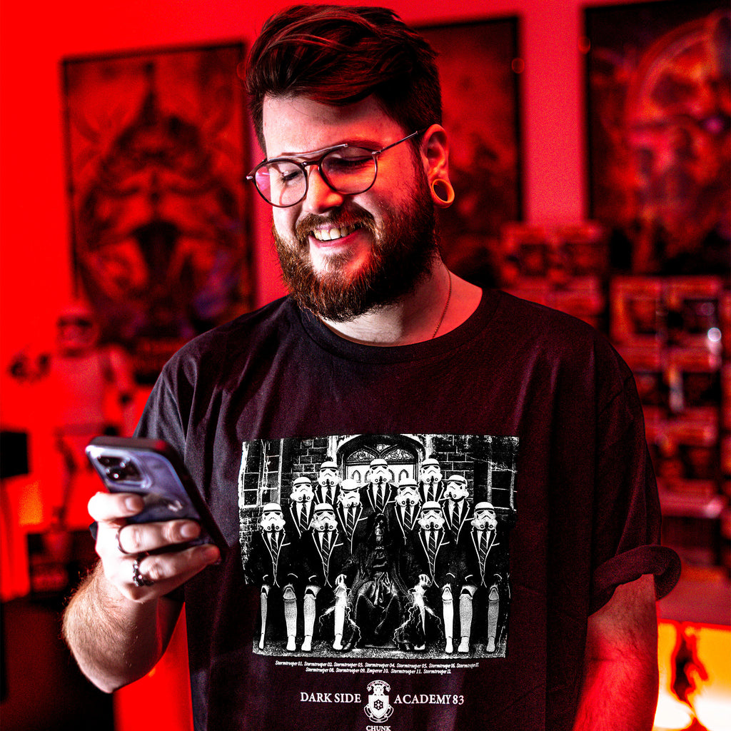 Zdjęcie produktu Koszulka Dark Side Academy 83 dla fanów Star Wars czarna
