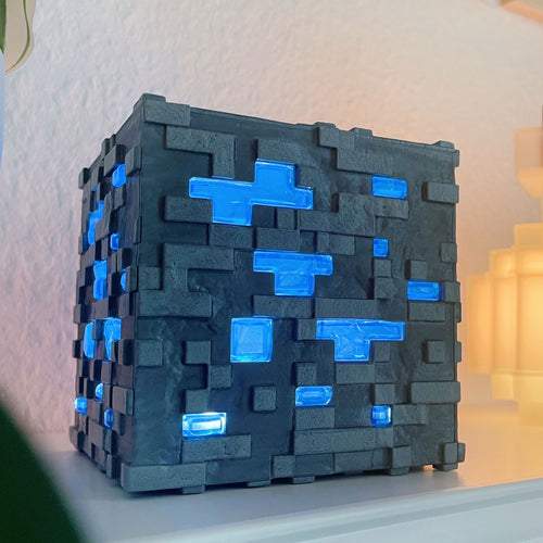 Zdjęcie produktu Minecraft - Lampka stołowa w kształcie bryły diamentu
