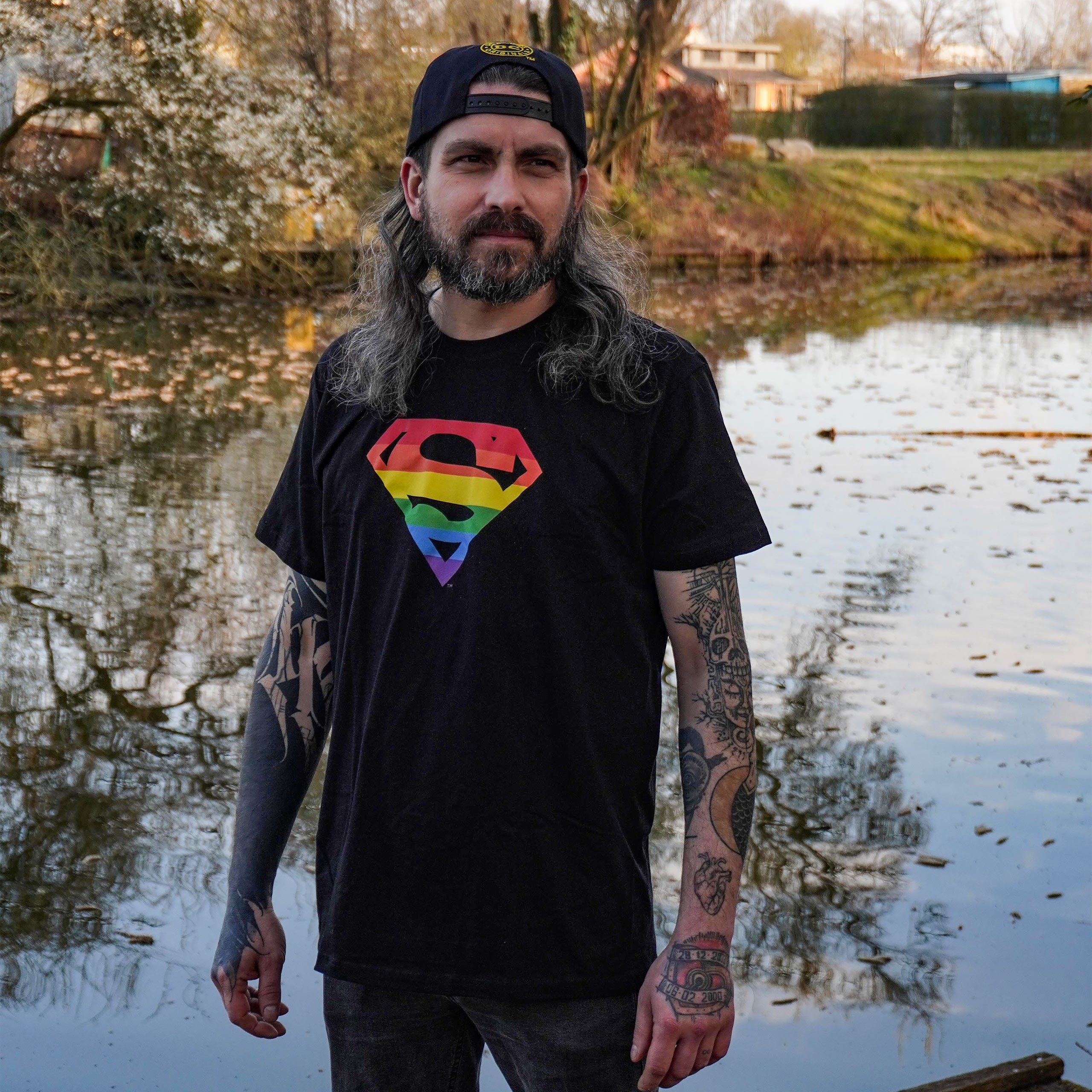 Zdjęcie produktu Superman - T-shirt z logo Pride, czarne