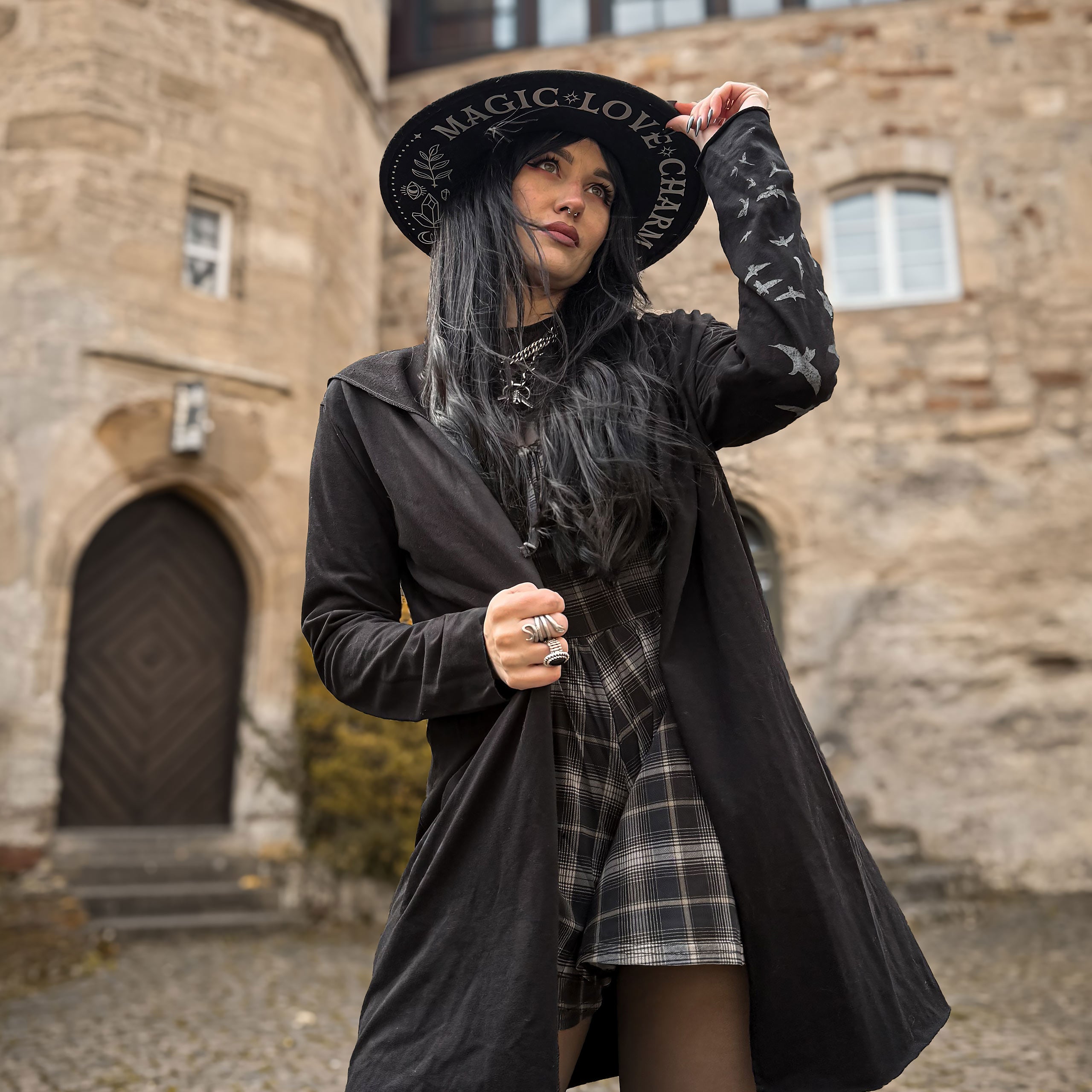 Zdjęcie produktu Wednesday - Solitude Suits Me Kardigan z Kapturem