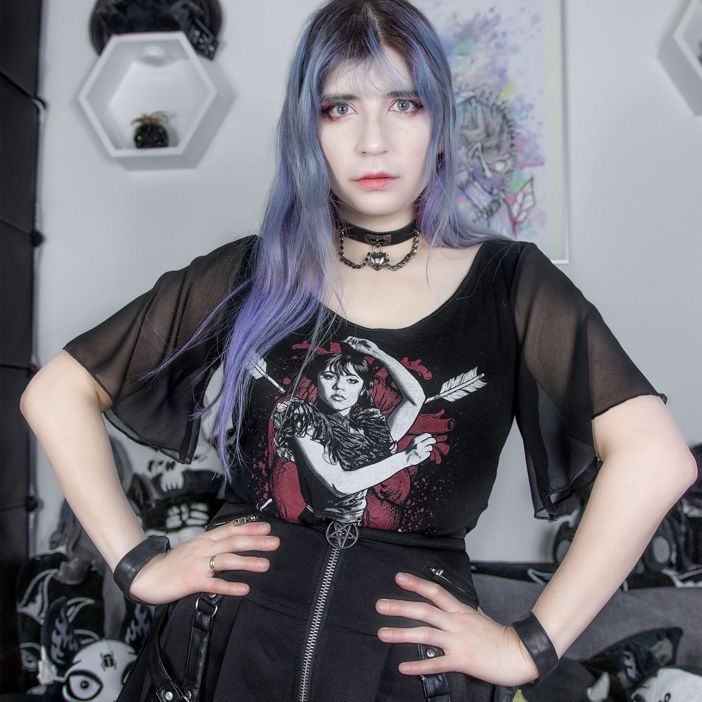 Zdjęcie produktu Wednesday - Koszulka Macabre Love z motylkowymi rękawami