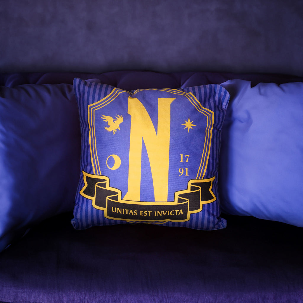 Zdjęcie produktu Wednesday - Poduszka z logo Nevermore Academy