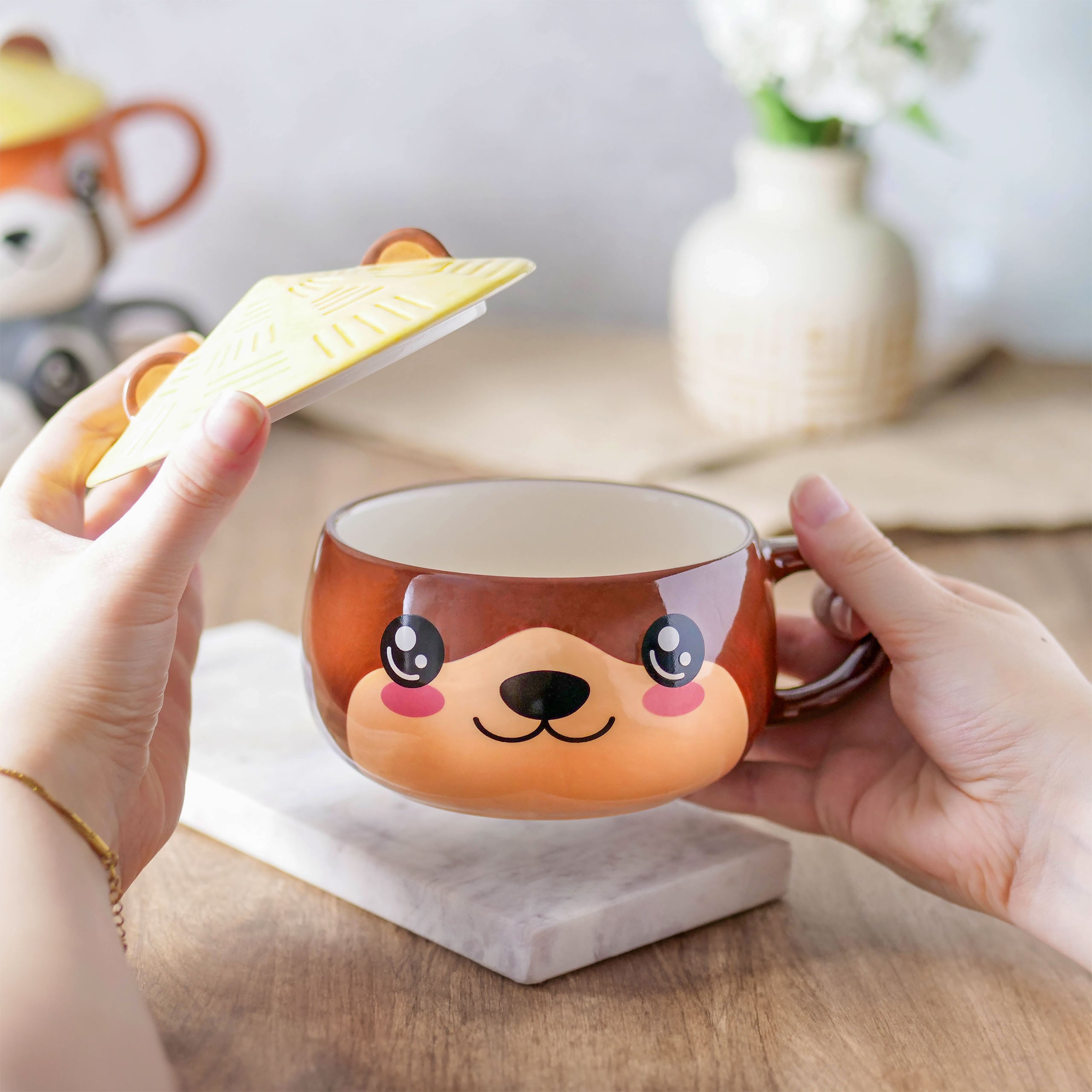 Zdjęcie produktu Kubek Otter Kawaii z pokrywką dla fanów anime