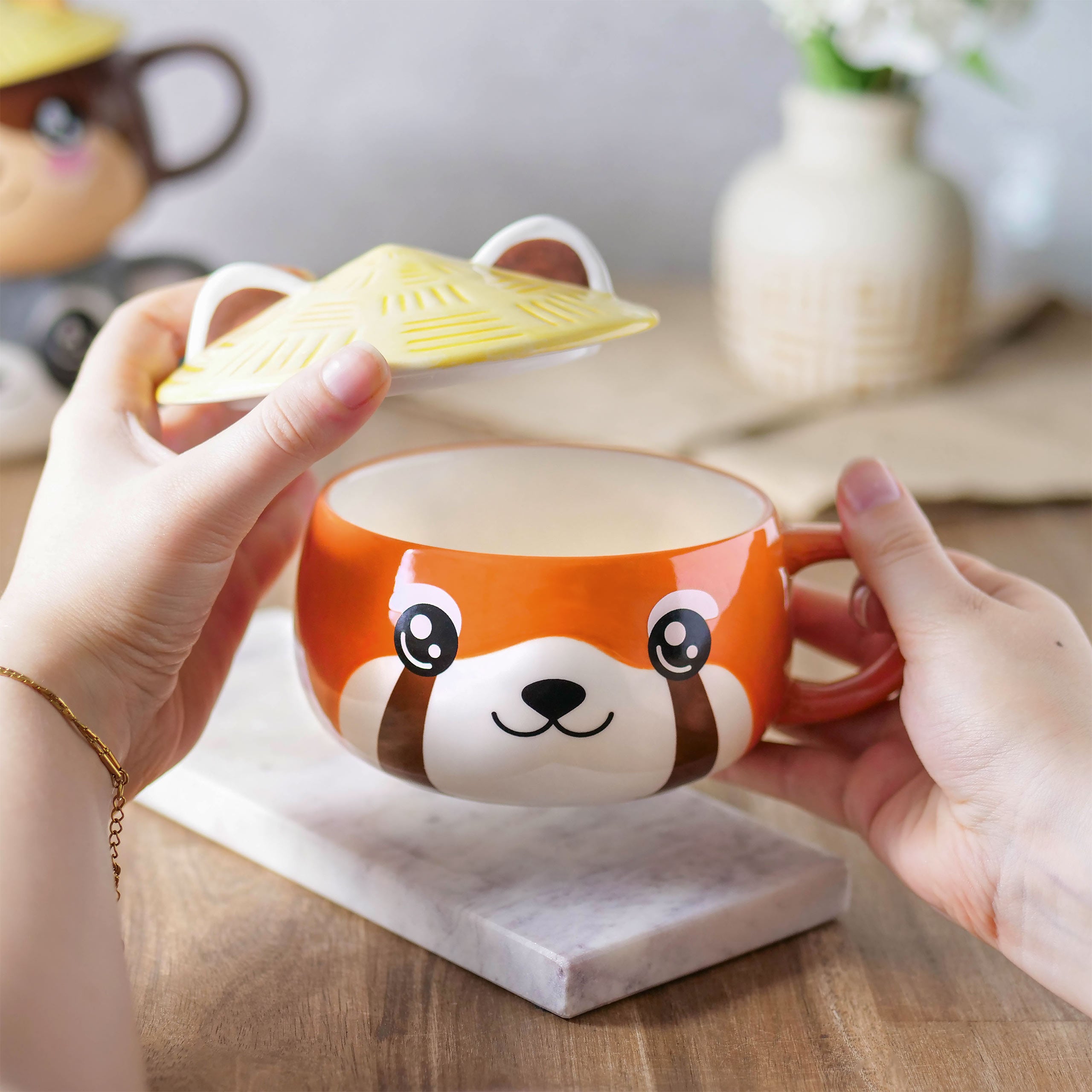 Zdjęcie produktu Czerwona Panda Kawaii Kubek z Pokrywką dla Fanów Anime