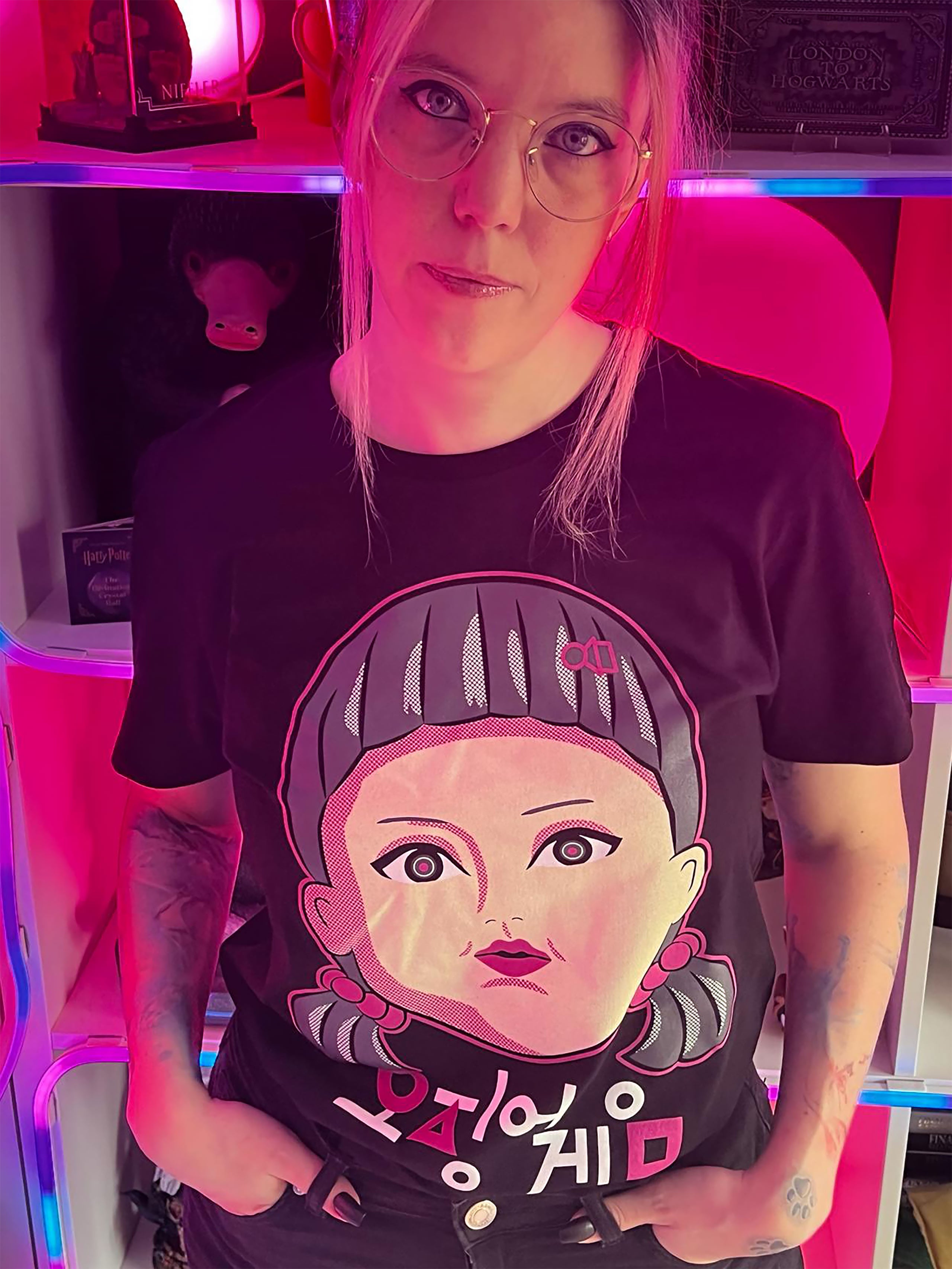 Zdjęcie produktu Squid Game - Koszulka Young-Hee Doll czarna