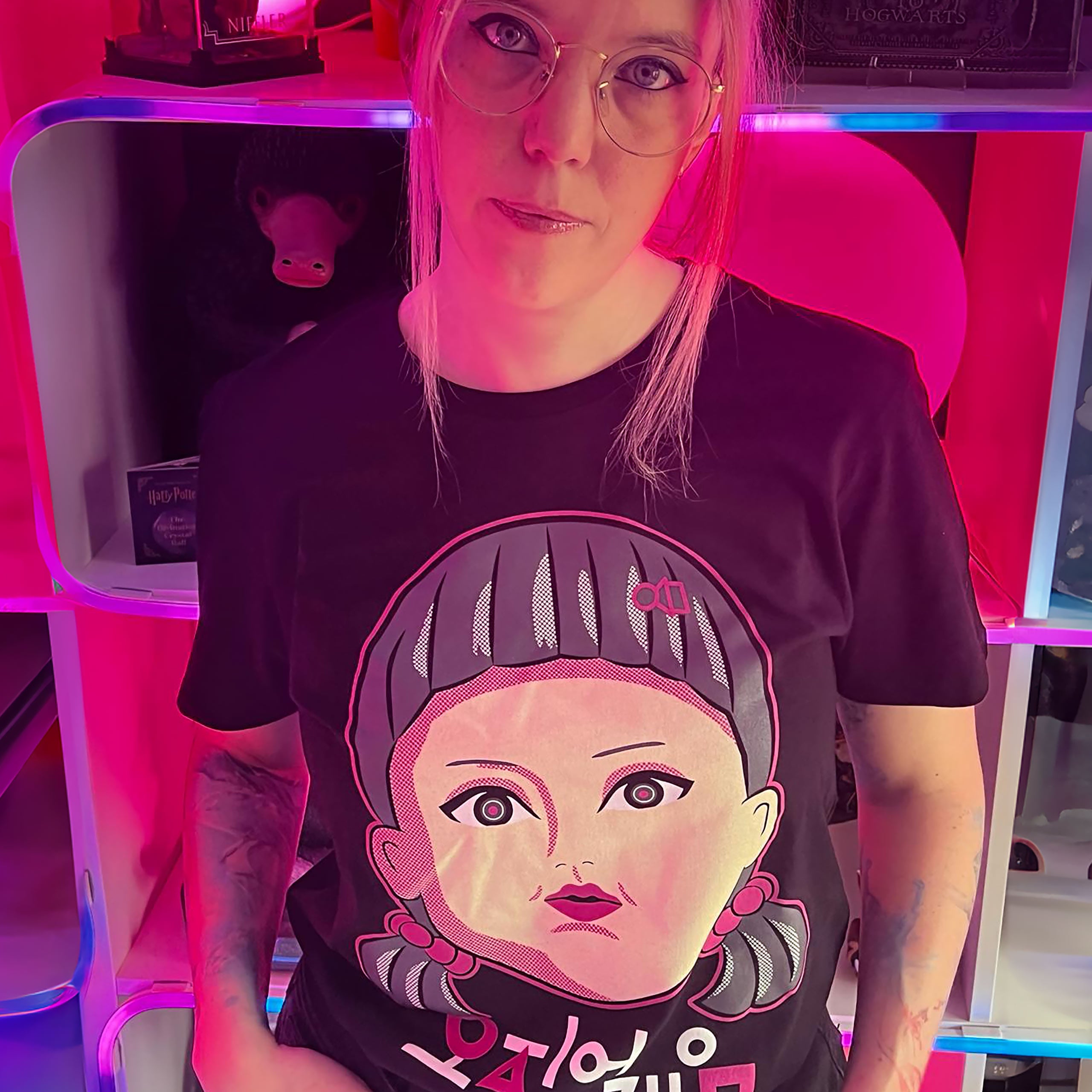 Zdjęcie produktu Squid Game - Koszulka Young-Hee Doll czarna
