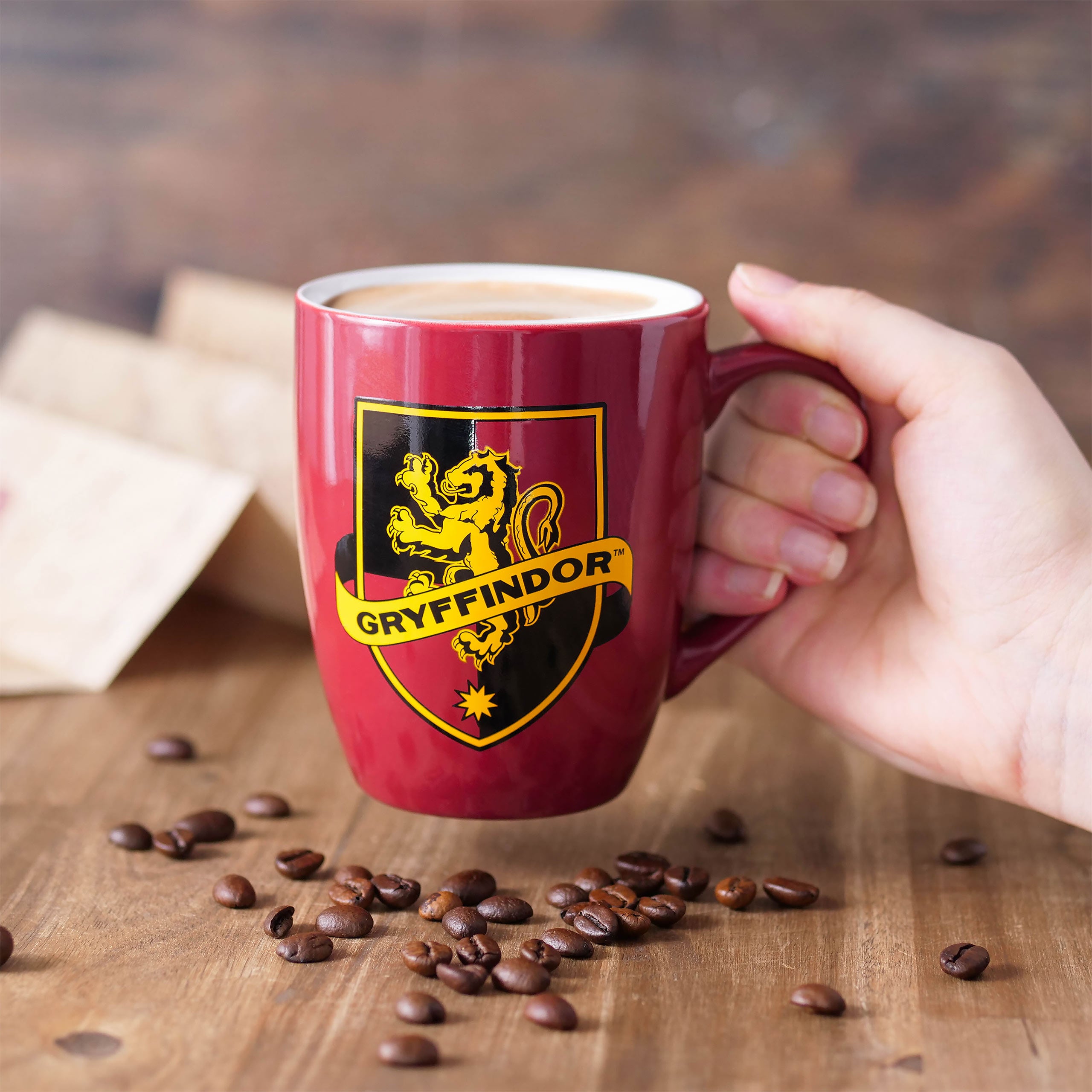 Zdjęcie produktu Czerwony kubek z logo Gryffindoru - Harry Potter