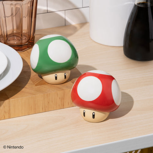 Zdjęcie produktu Super Mario - Solniczka i pieprzniczka w kształcie Super Grzyba i 1-UP Grzyba