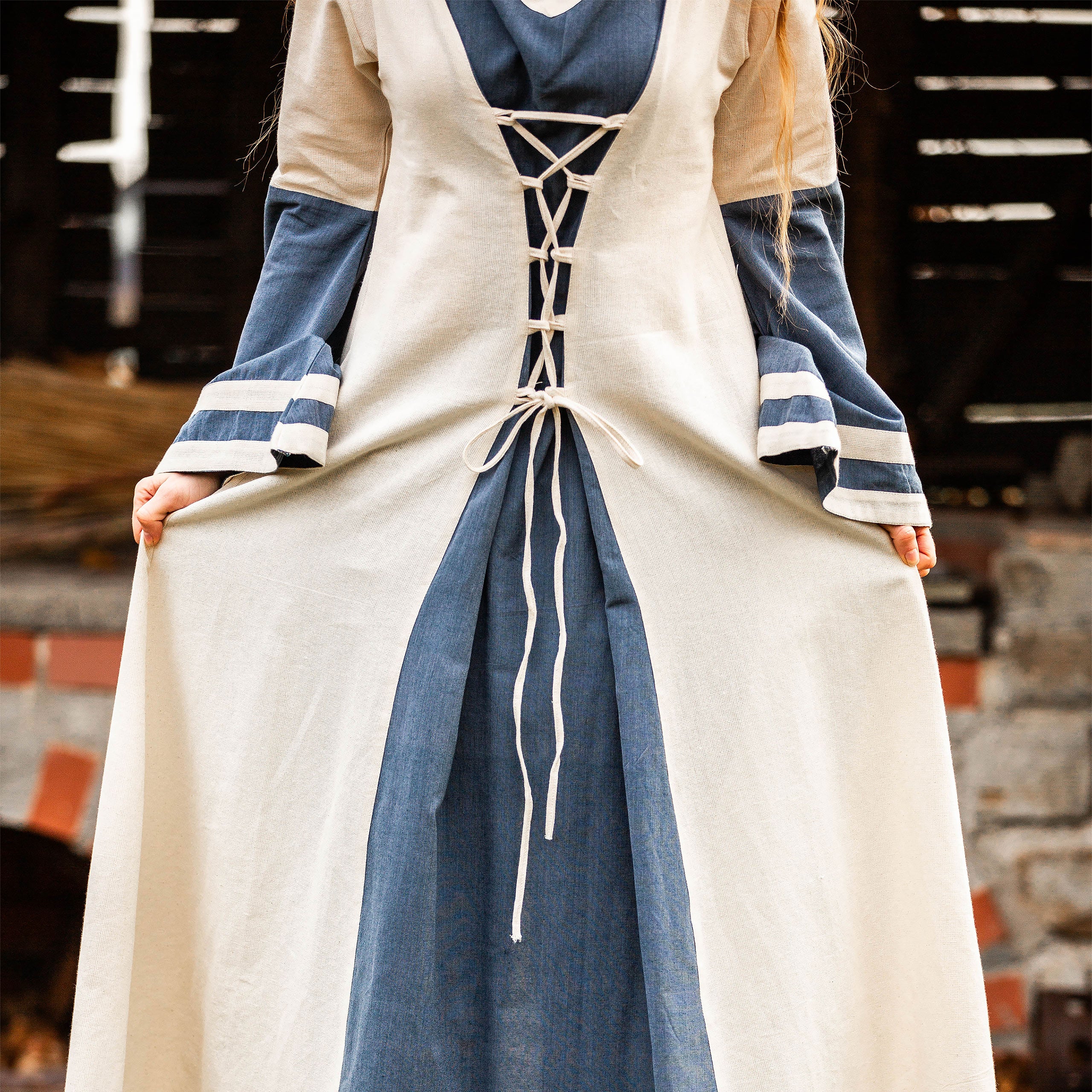 Zdjęcie produktu Średniowieczna sukienka z rękawami w kształcie trąbki, niebiesko-naturalna