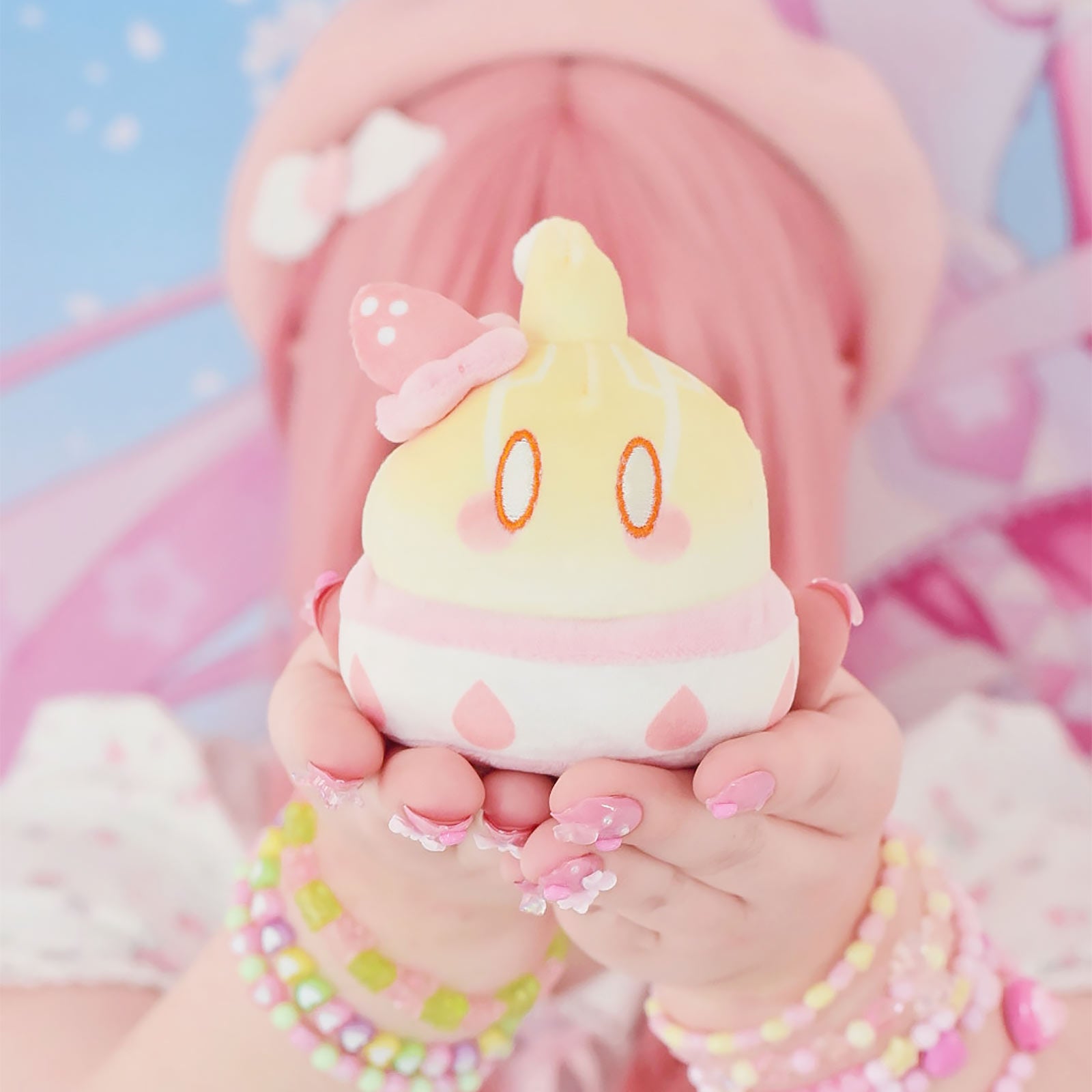 Zdjęcie produktu Genshin Impact - Mutant Electro Slime Strawberry Cake Style Pluszowa Figurka