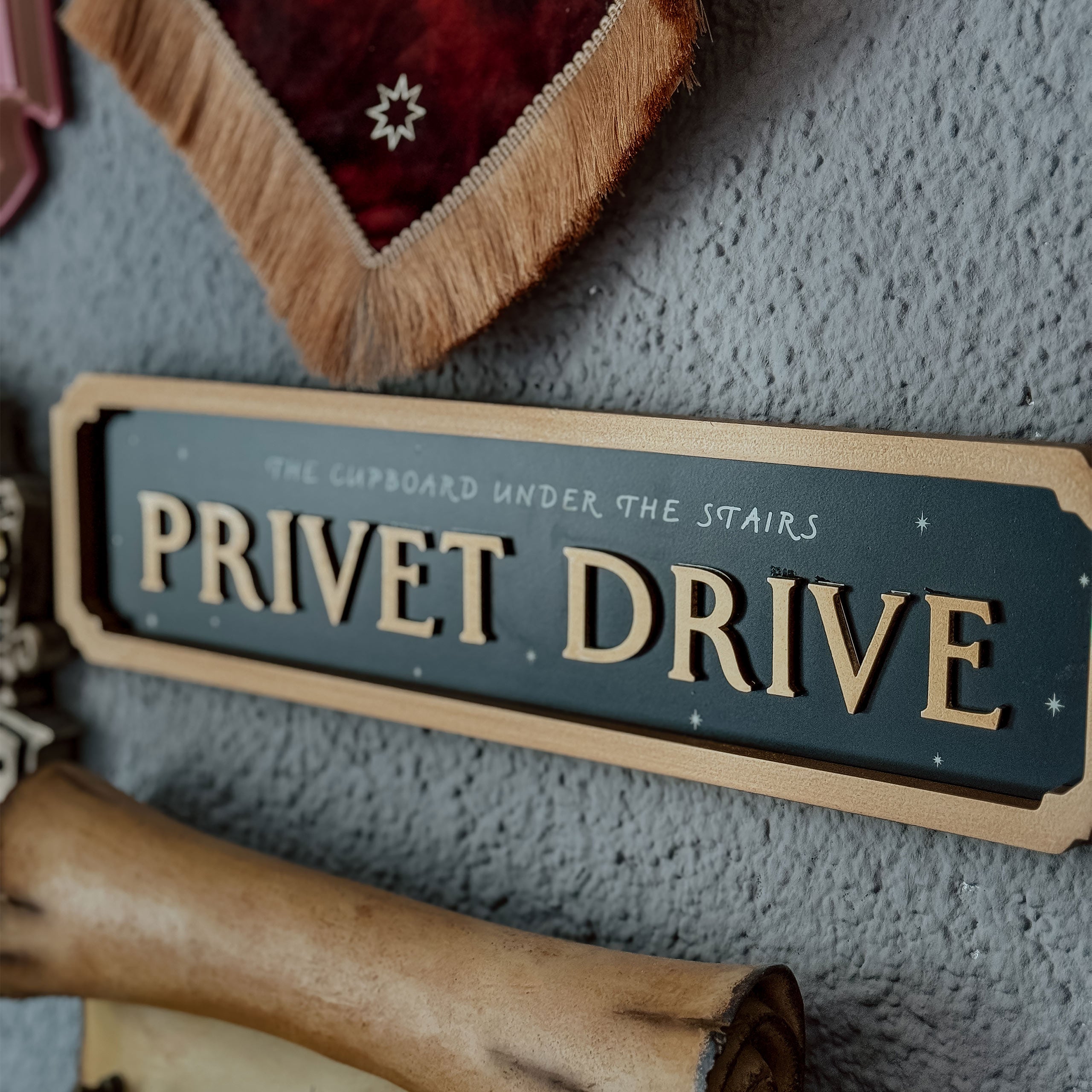 Zdjęcie produktu Harry Potter - Privet Drive Glow in the Dark Drewniany Obraz na Ścianę