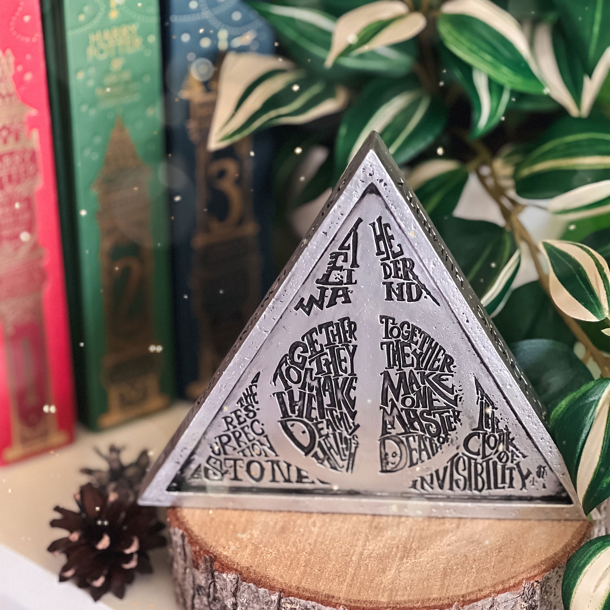 Zdjęcie produktu Harry Potter - Figurka Insygnia Śmierci