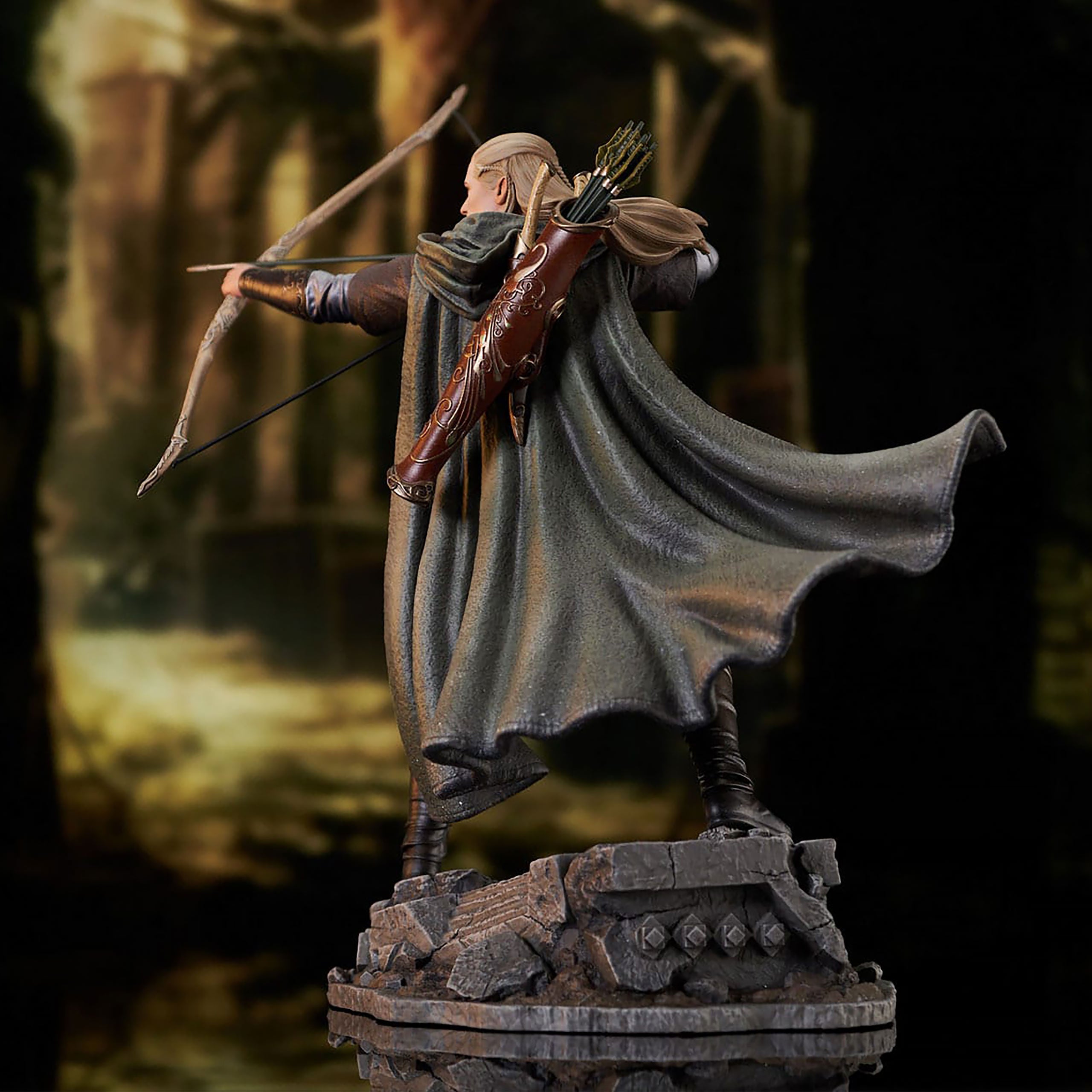Zdjęcie produktu Władca Pierścieni - Legolas Deluxe Gallery Statue
