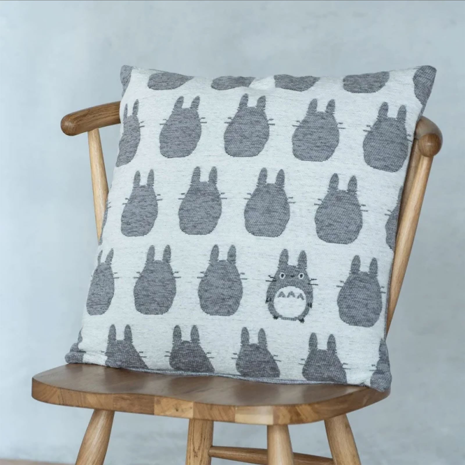 Zdjęcie produktu Totoro - Poduszka z sylwetką Totoro