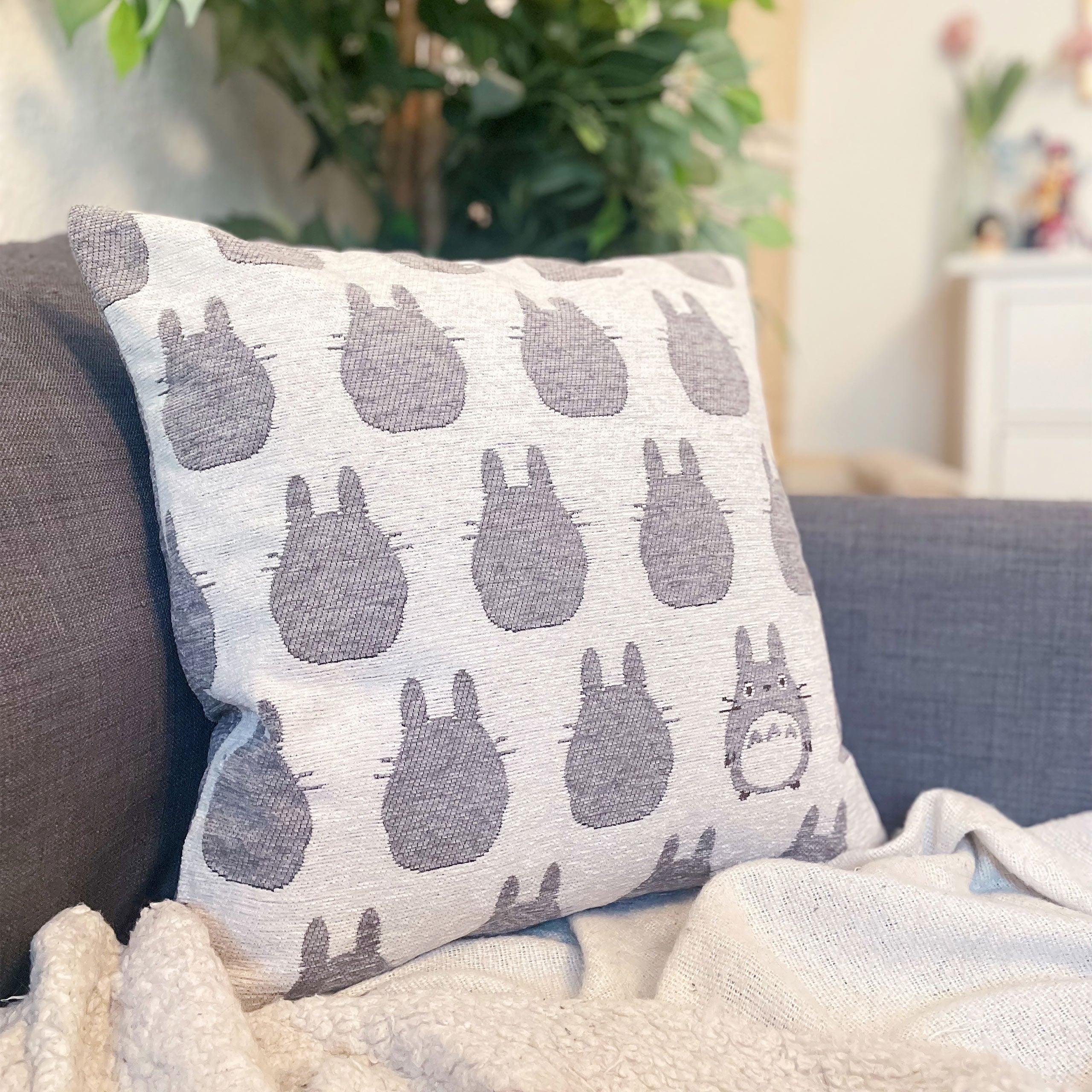 Zdjęcie produktu Totoro - Poduszka z sylwetką Totoro