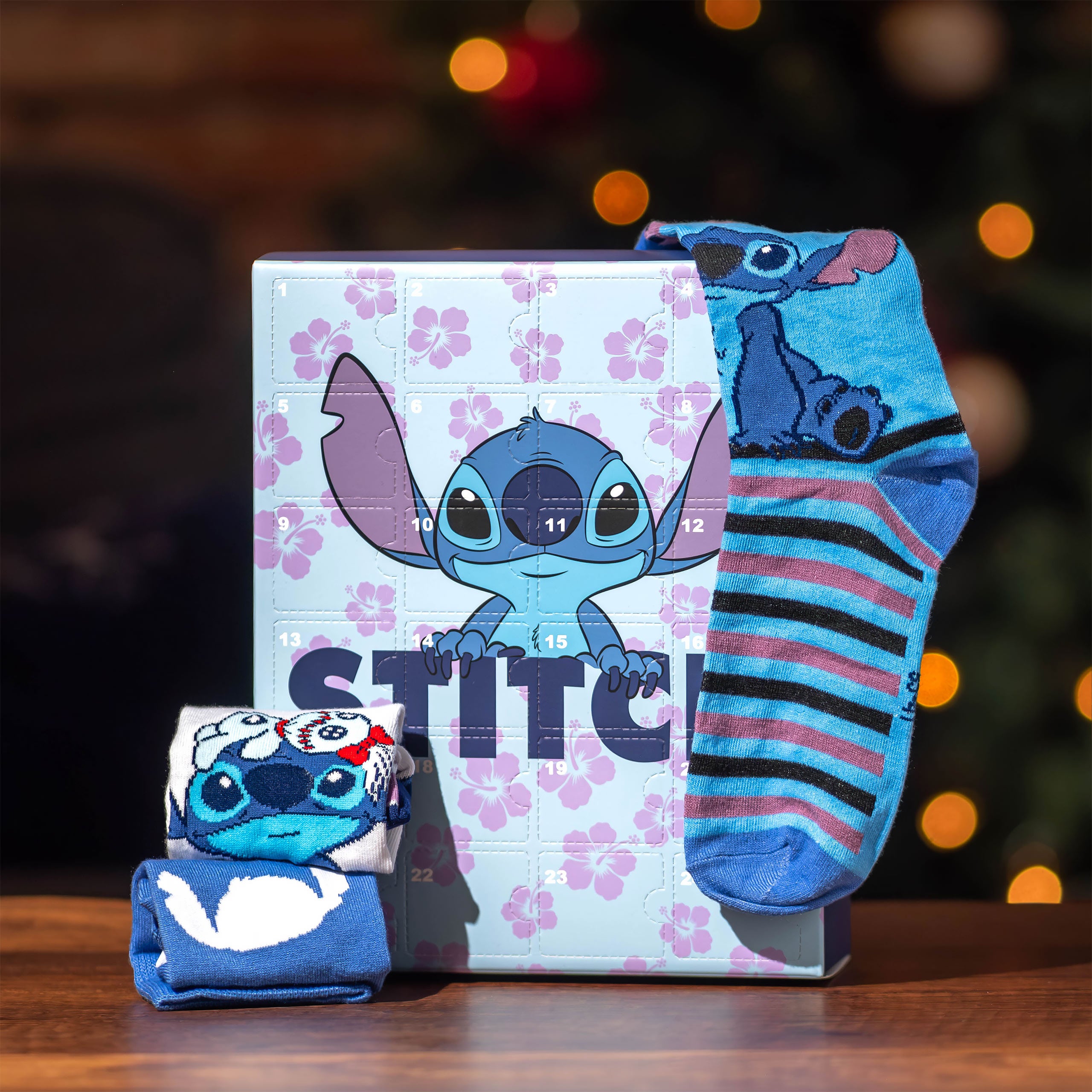 Zdjęcie produktu Kalendarz adwentowy ze skarpetkami Stitch - Lilo & Stitch