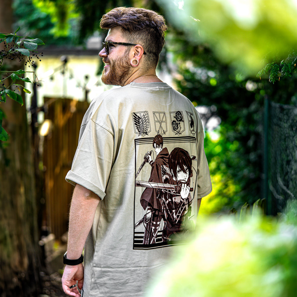 Product image Attack on Titan - Group Oversize T-Shirt beige
