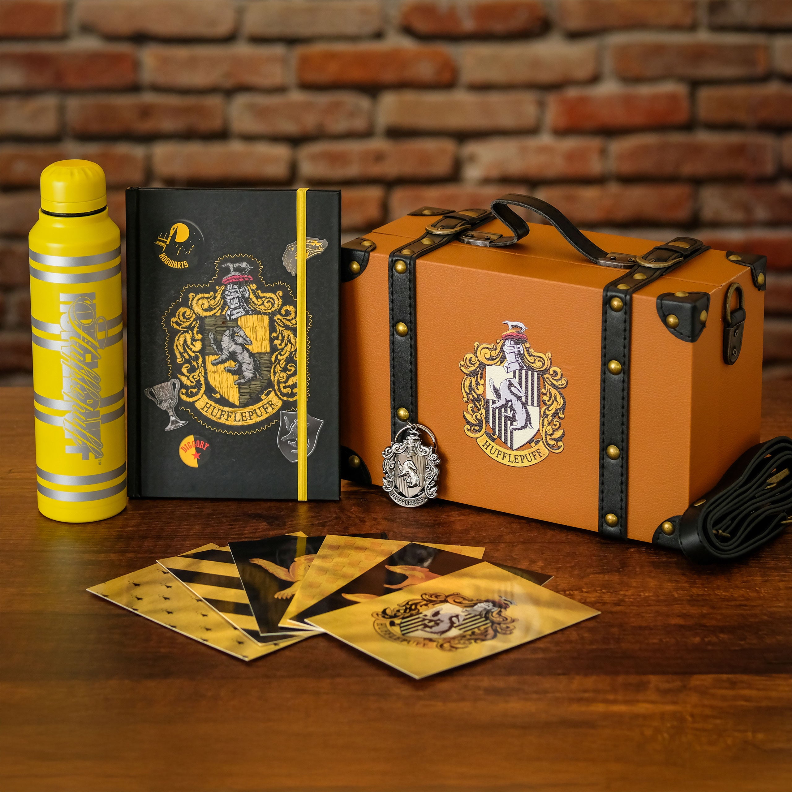 Zdjęcie produktu Harry Potter - Premium zestaw prezentowy Hufflepuff w walizce z paskiem na ramię