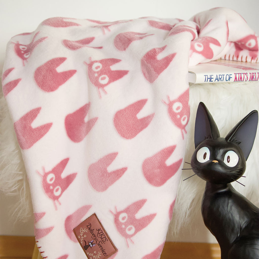 Zdjęcie produktu Podniebna poczta Kiki - Koc polarowy z pluszem z sylwetką Jiji