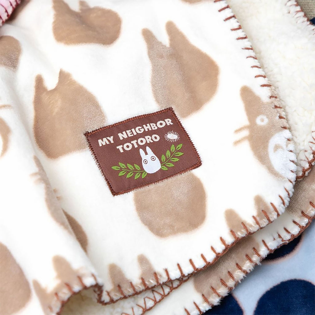 Zdjęcie produktu Totoro - Koc z pluszu z sylwetką z miękkim misiowym futerkiem