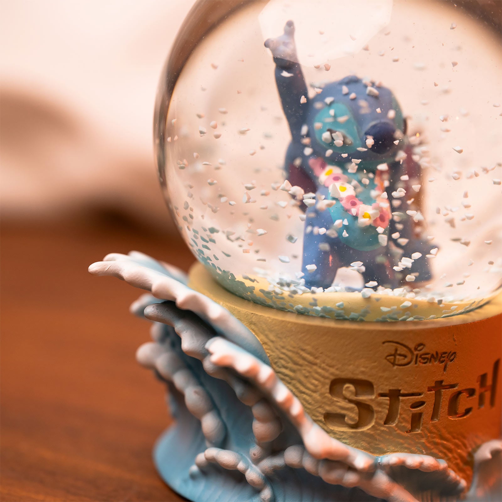 Zdjęcie produktu Stitch z ukulele kula śnieżna - Lilo & Stitch