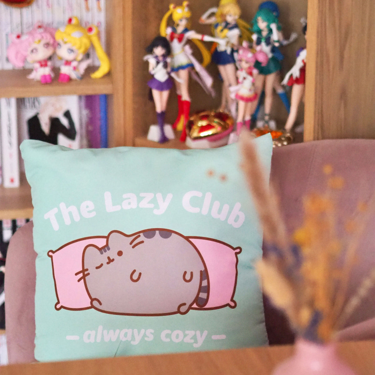 Zdjęcie produktu Pusheen - Poduszka The Lazy Club
