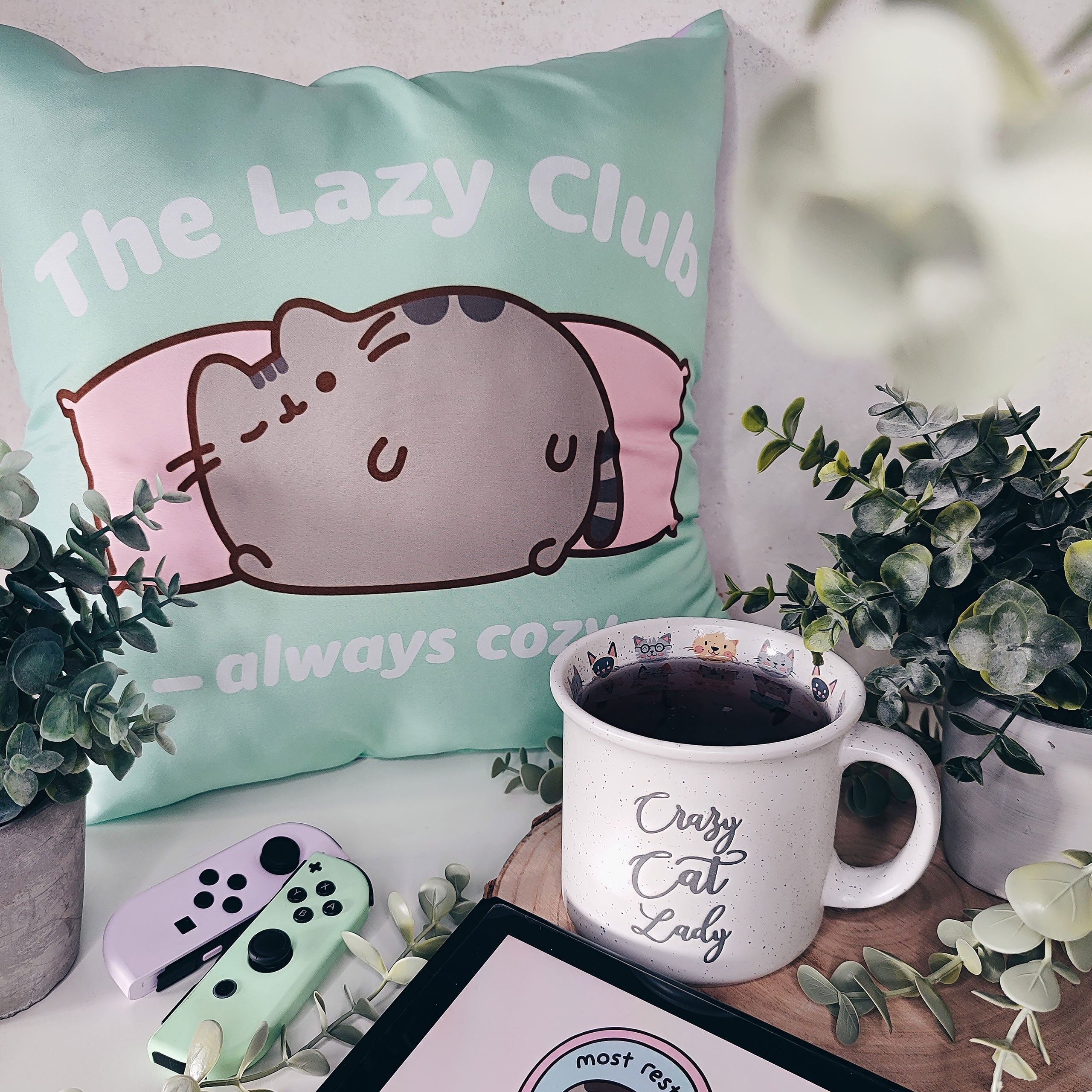 Zdjęcie produktu Pusheen - Poduszka The Lazy Club