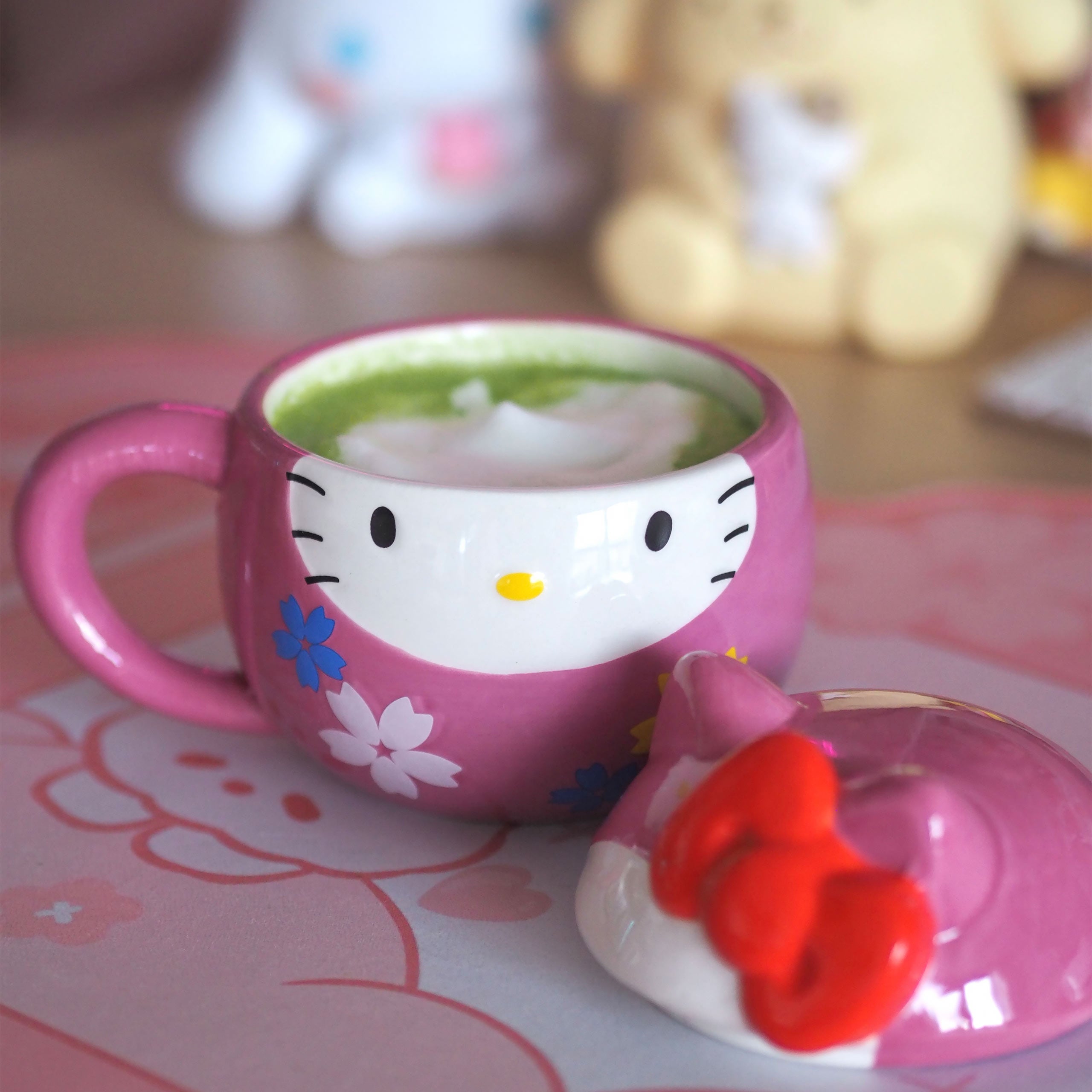 Zdjęcie produktu Hello Kitty - Daruma 3D kubek z pokrywką