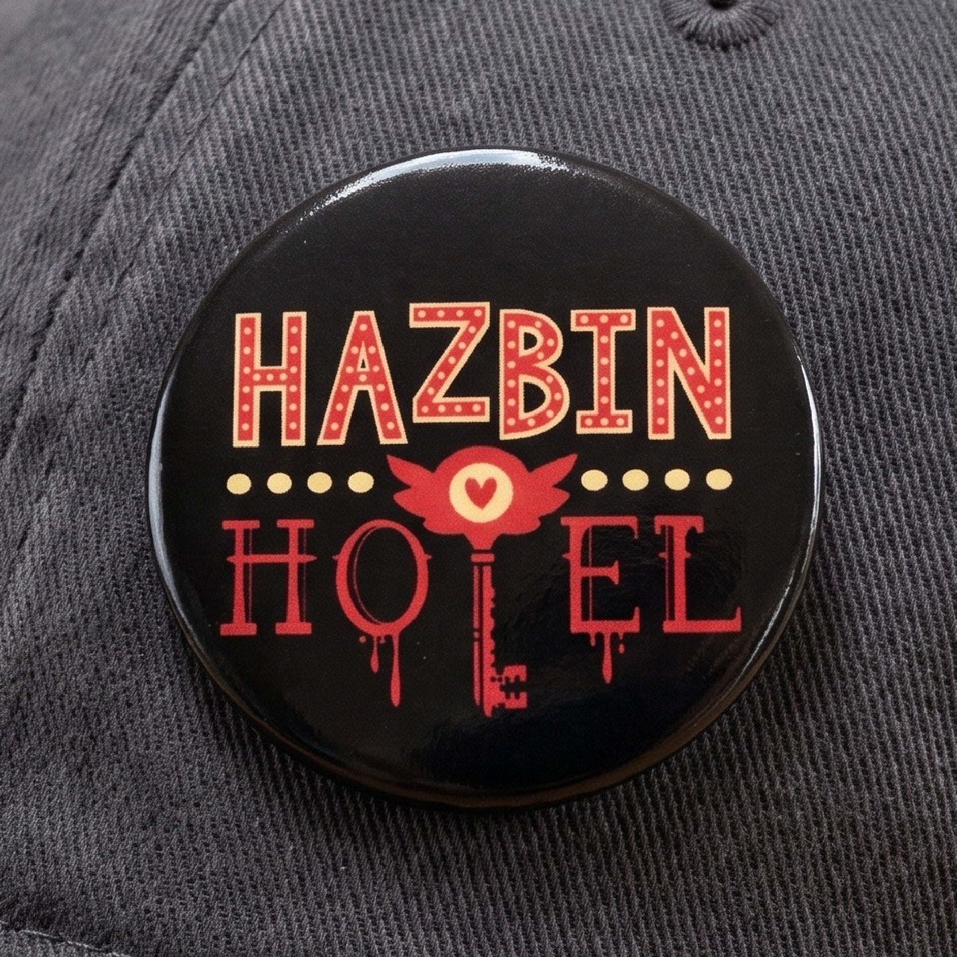Zdjęcie produktu Przycisk z logo dla fanów Hazbin Hotel
