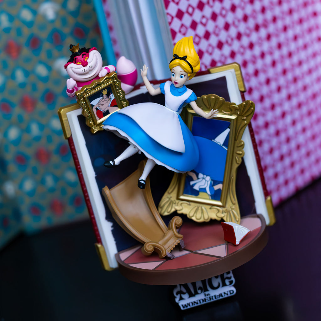Zdjęcie produktu Alice w Krainie Czarów D-Stage Diorama Figurka Disney Story Book Series