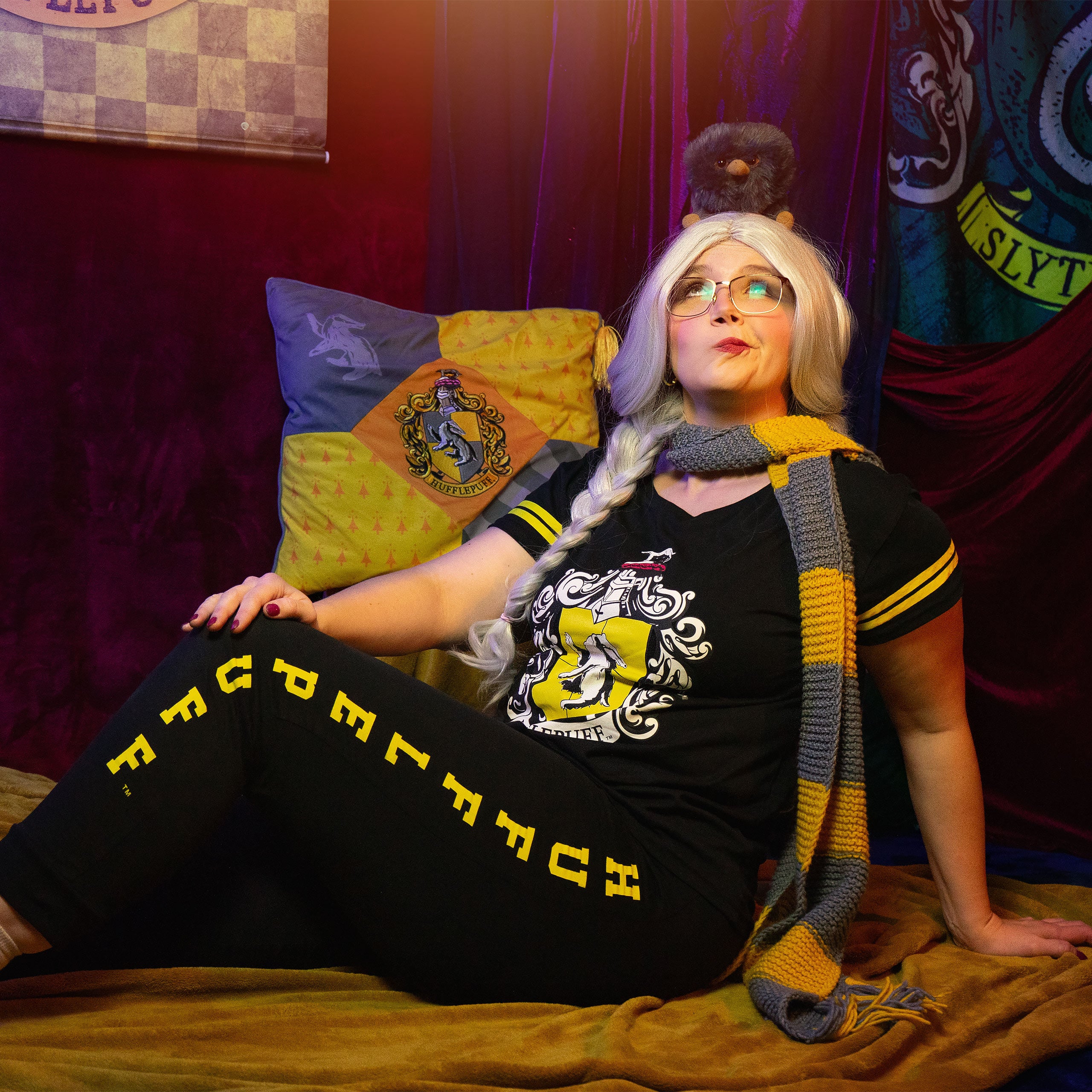 Zdjęcie produktu Piżama Hufflepuff z herbem czarna - Harry Potter