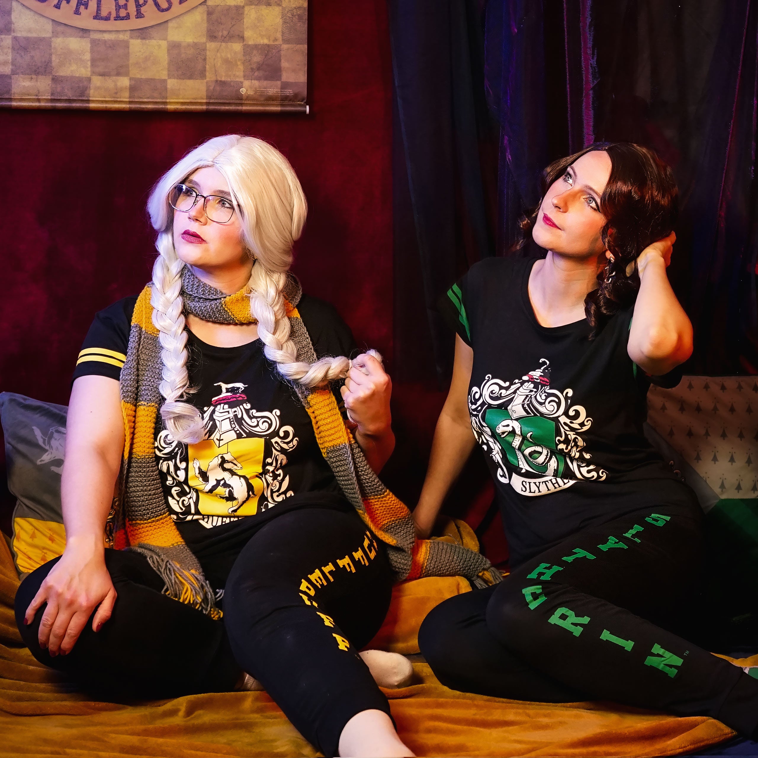 Zdjęcie produktu Piżama Hufflepuff z herbem czarna - Harry Potter