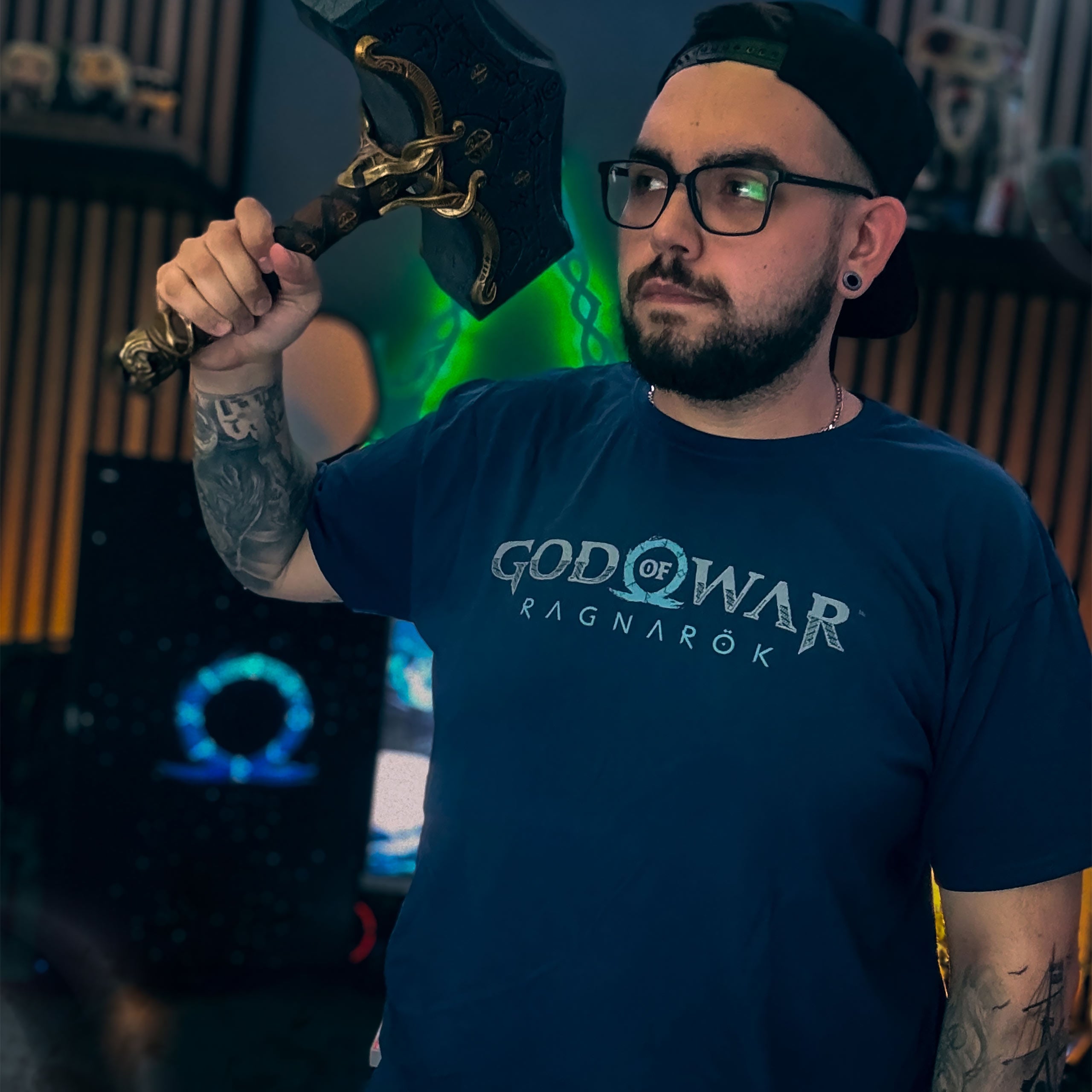 Zdjęcie produktu God of War Ragnarok - Koszulka z logo niebieska
