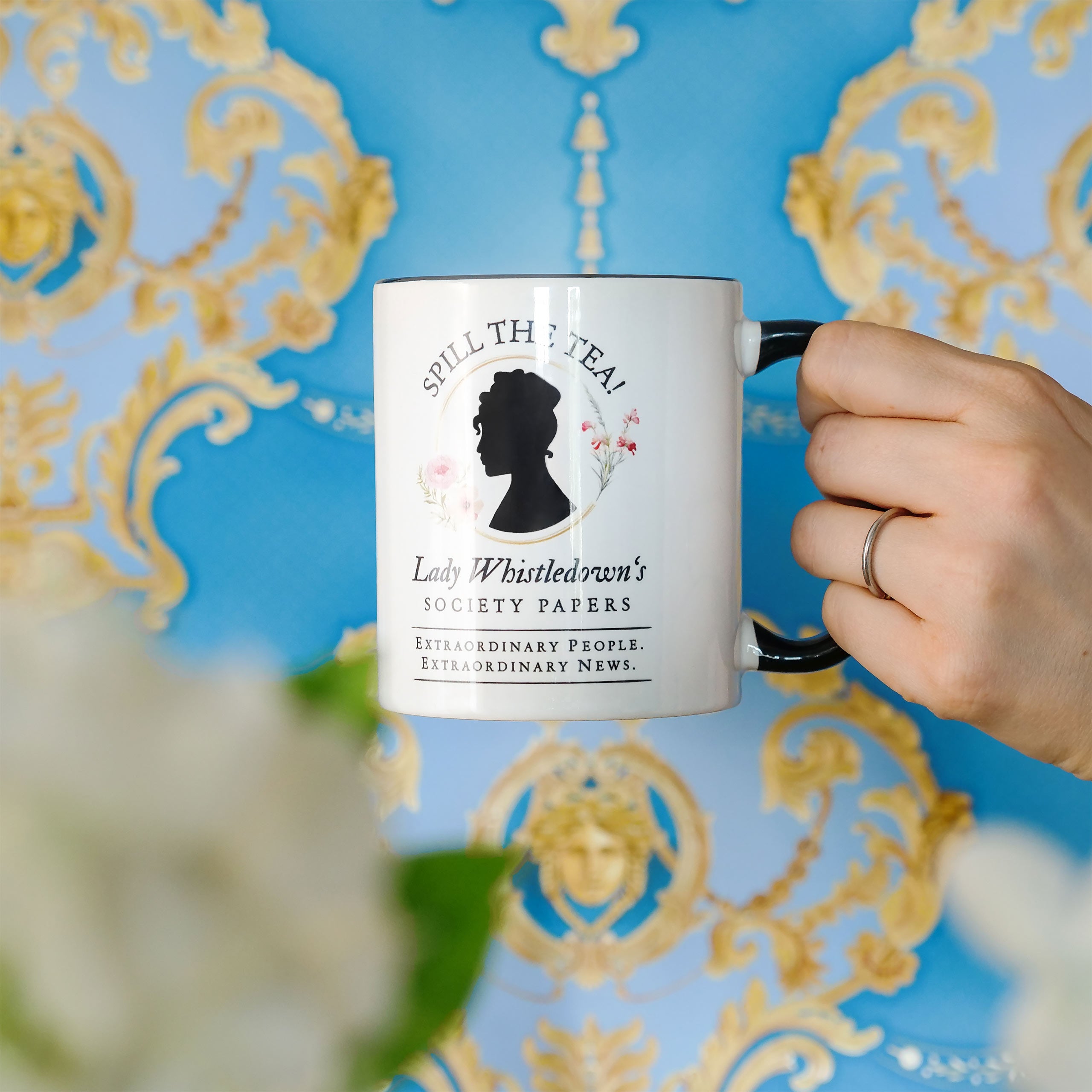 Zdjęcie produktu Spill the Tea! Kubek Society Papers dla fanów Bridgertonów