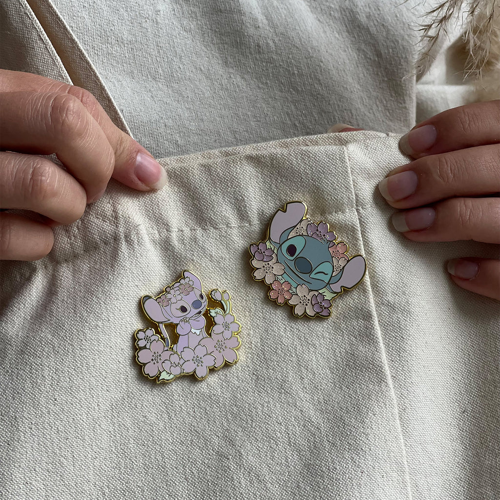 Zdjęcie produktu Lilo & Stitch - Angel i Stitch Cherry Blossom Mystery Pin