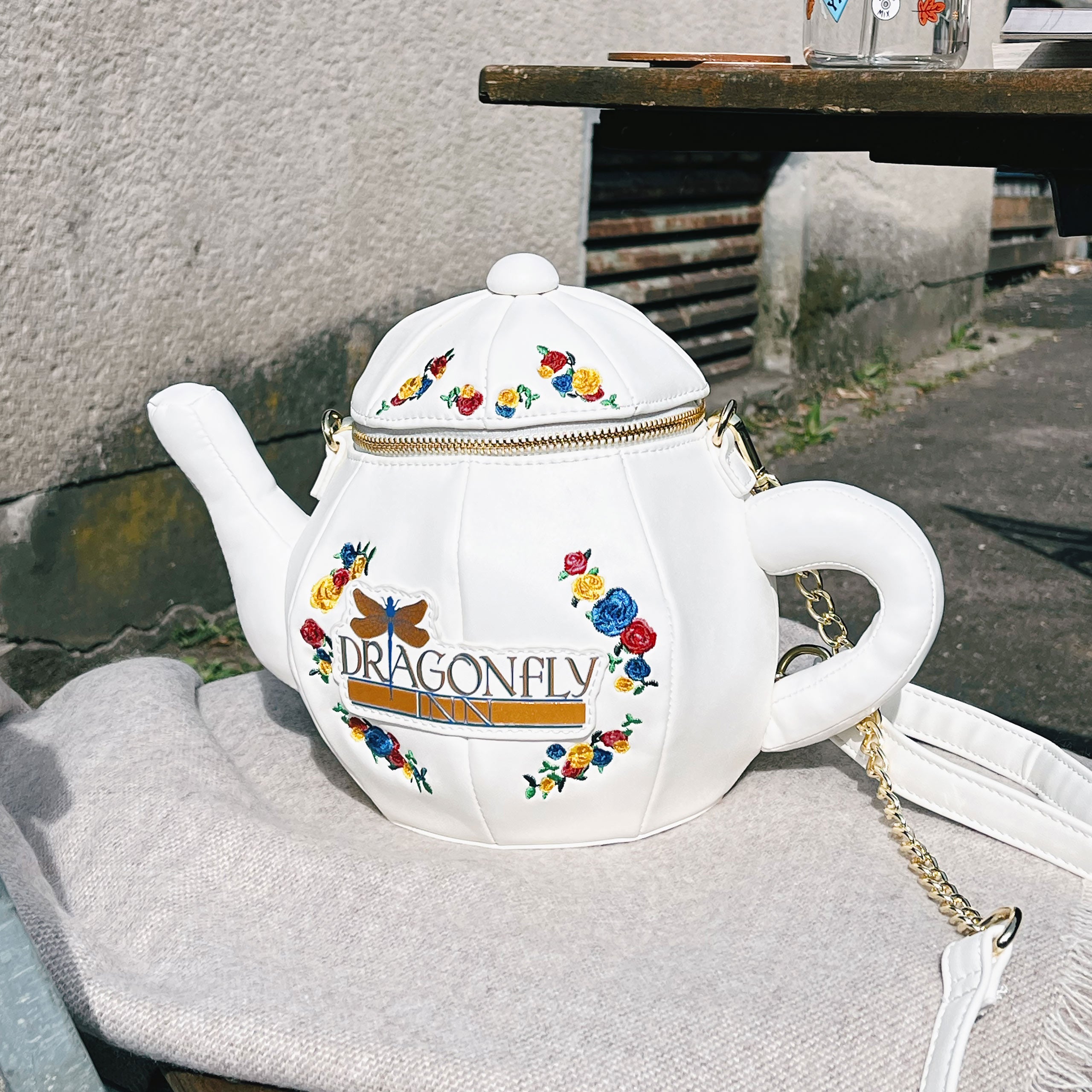 Product image Gilmore Girls - Dragonfly Inn Teapot Crossbody Bag