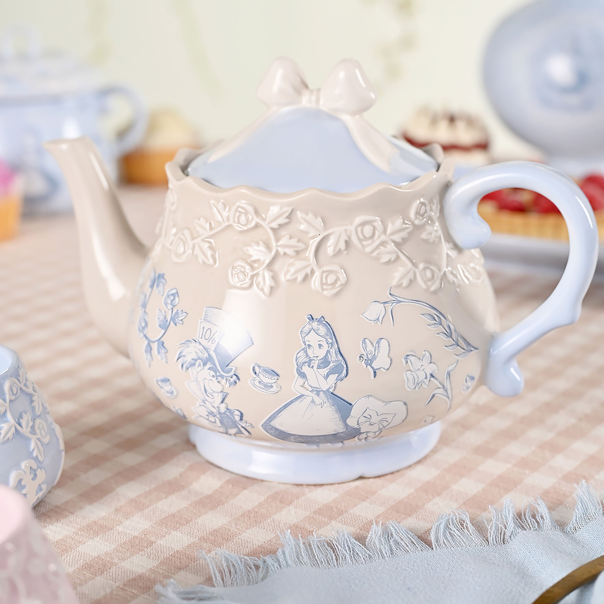 Product image Alice in Wonderland - Mad Hatter and Alice Teapot