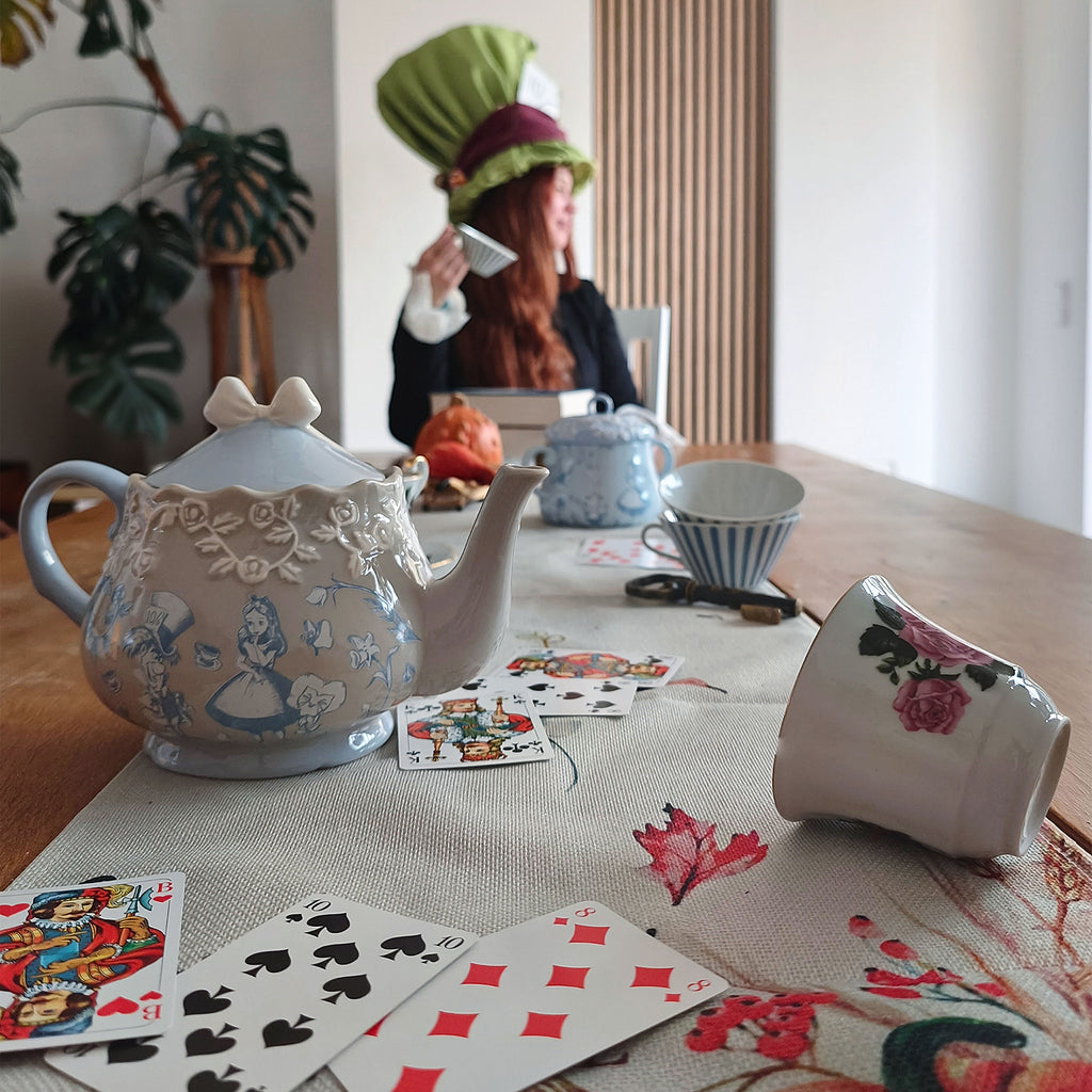 Zdjęcie produktu Alicja w Krainie Czarów - Dzbanek do herbaty z Kapelusznikiem i Alicją