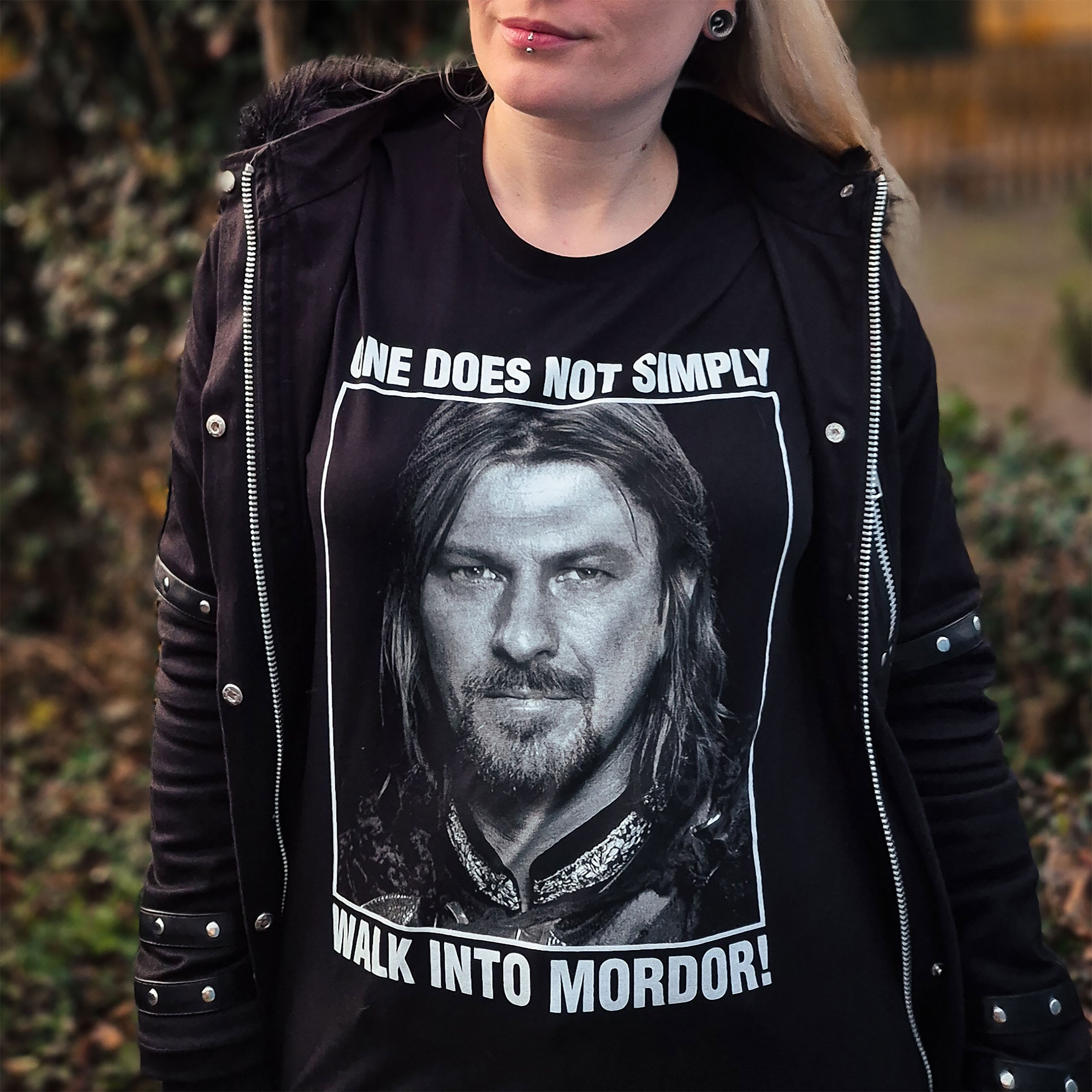 Zdjęcie produktu Boromir One Does Not Simply Walk Into Mordor T-Shirt - Władca Pierścieni