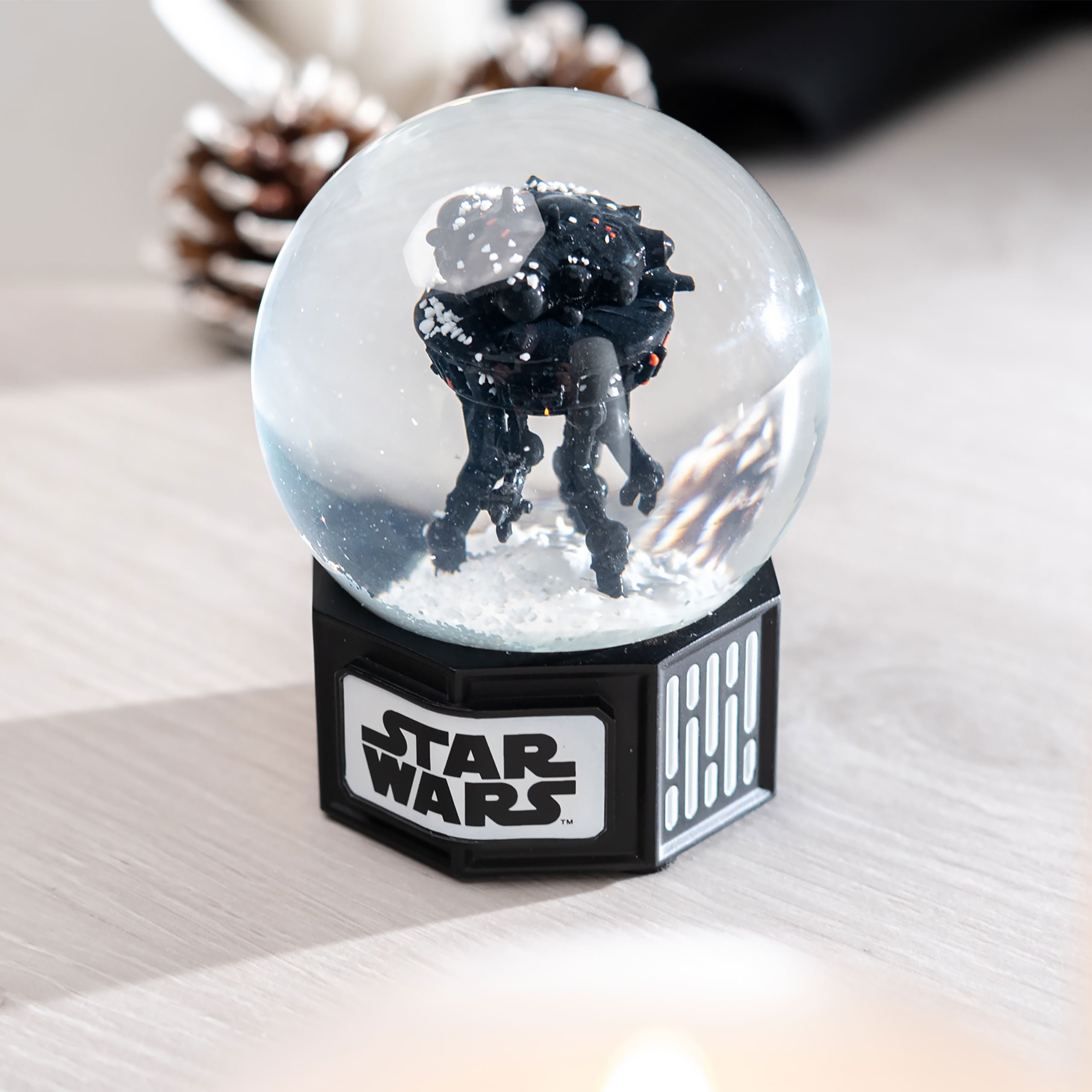 Zdjęcie produktu Star Wars - Kula śnieżna z droidem zwiadowczym